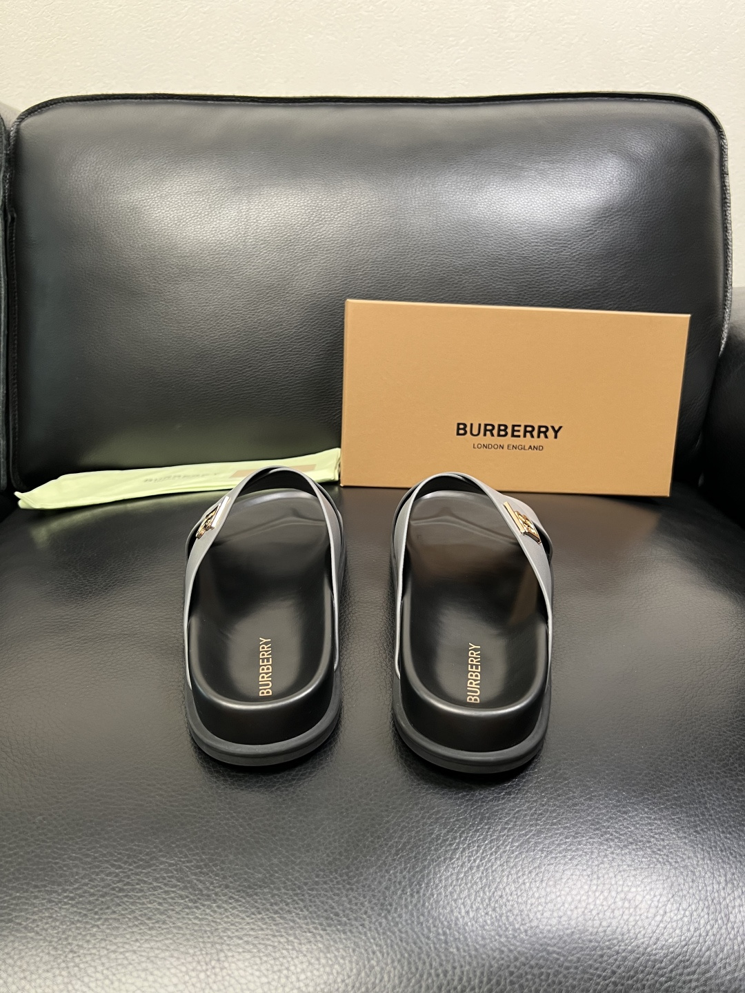 BURBERRY 顶级工艺品 巴宝莉 拖鞋专柜同步，原厂配置意大利进口牛皮面料，高品质复杂拼接工艺，进口