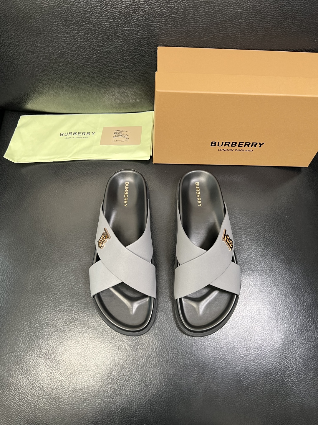 BURBERRY 顶级工艺品 巴宝莉 拖鞋专柜同步，原厂配置意大利进口牛皮面料，高品质复杂拼接工艺，进口
