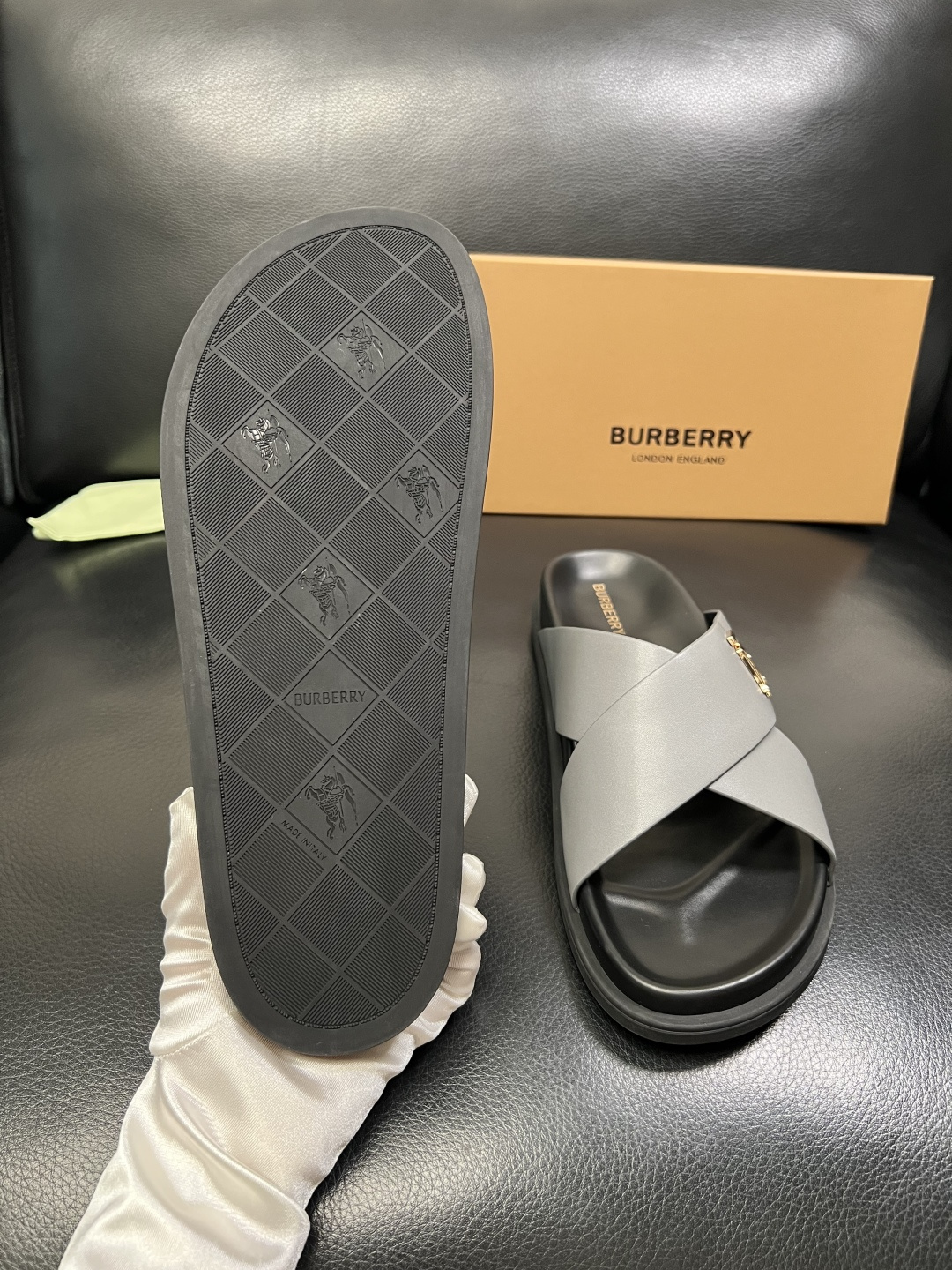 BURBERRY 顶级工艺品 巴宝莉 拖鞋专柜同步，原厂配置意大利进口牛皮面料，高品质复杂拼接工艺，进口