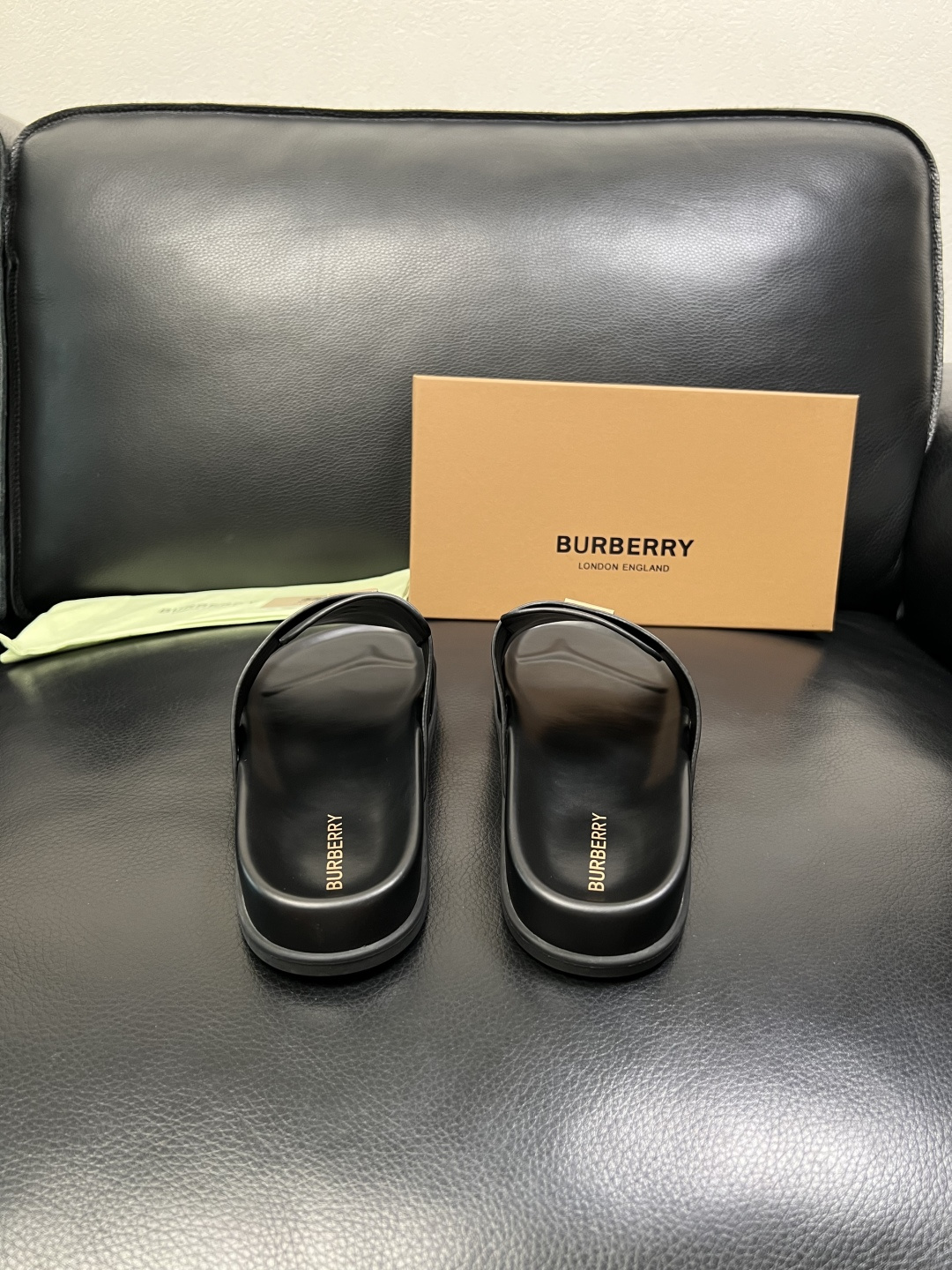 BURBERRY 顶级工艺品 巴宝莉 拖鞋专柜同步，原厂配置意大利进口牛皮面料，高品质复杂拼接工艺，进口