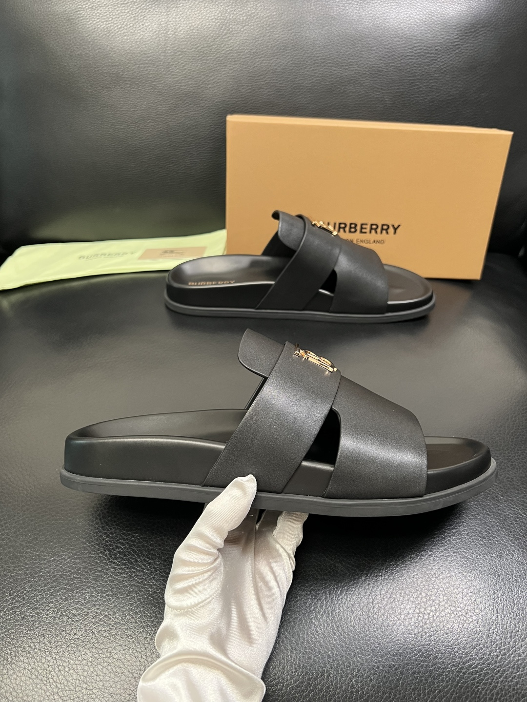 BURBERRY 顶级工艺品 巴宝莉 拖鞋专柜同步，原厂配置意大利进口牛皮面料，高品质复杂拼接工艺，进口