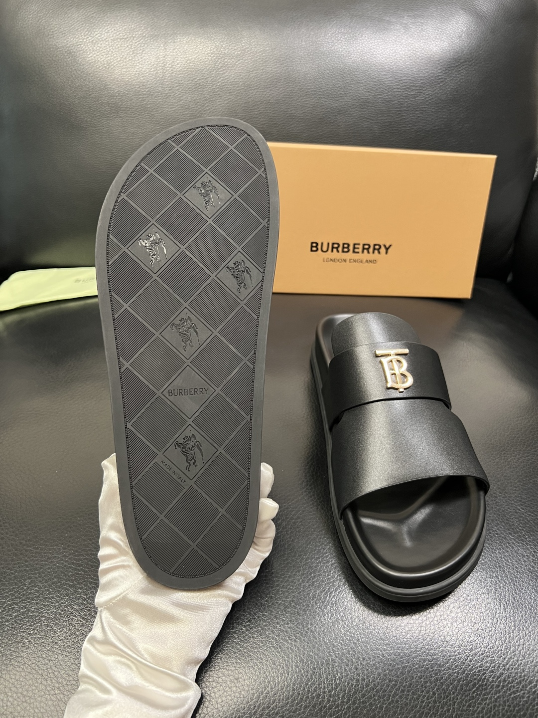 BURBERRY 顶级工艺品 巴宝莉 拖鞋专柜同步，原厂配置意大利进口牛皮面料，高品质复杂拼接工艺，进口