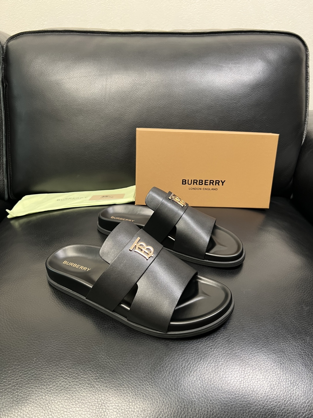 BURBERRY 顶级工艺品 巴宝莉 拖鞋专柜同步，原厂配置意大利进口牛皮面料，高品质复杂拼接工艺，进口