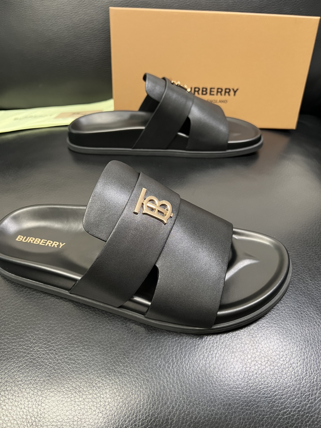 BURBERRY 顶级工艺品 巴宝莉 拖鞋专柜同步，原厂配置意大利进口牛皮面料，高品质复杂拼接工艺，进口