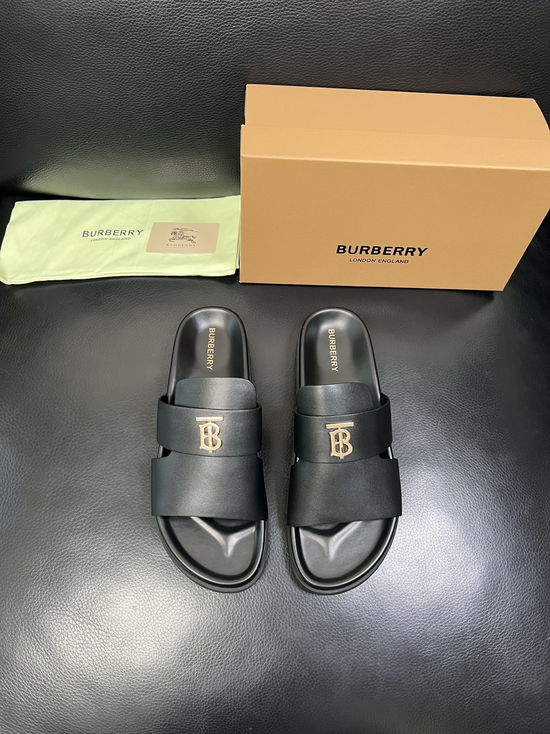 BURBERRY 顶级工艺品 巴宝莉 拖鞋专柜同步，原厂配置意大利进口牛皮面料，高品质复杂拼接工艺，进口