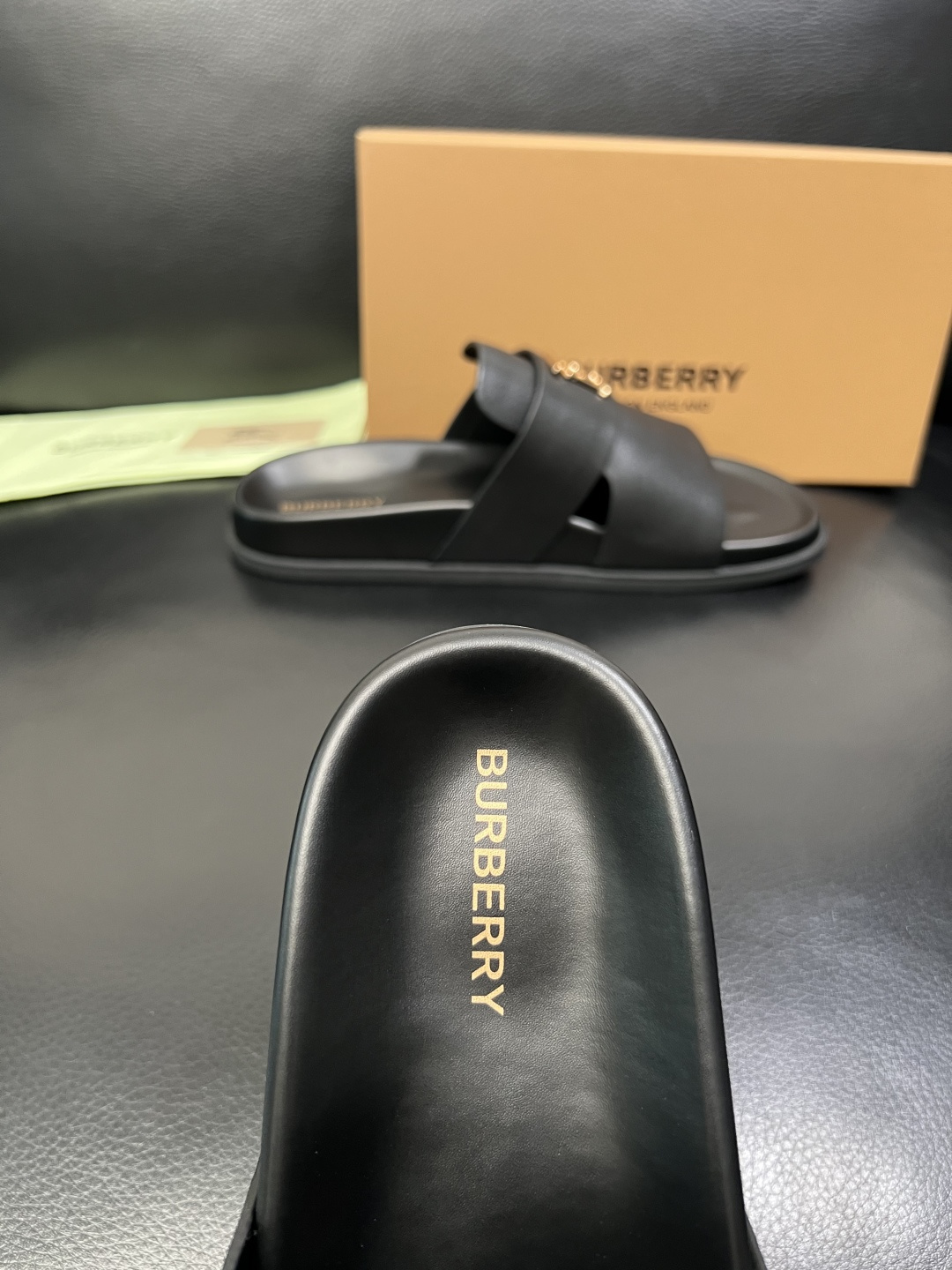 BURBERRY 顶级工艺品 巴宝莉 拖鞋专柜同步，原厂配置意大利进口牛皮面料，高品质复杂拼接工艺，进口