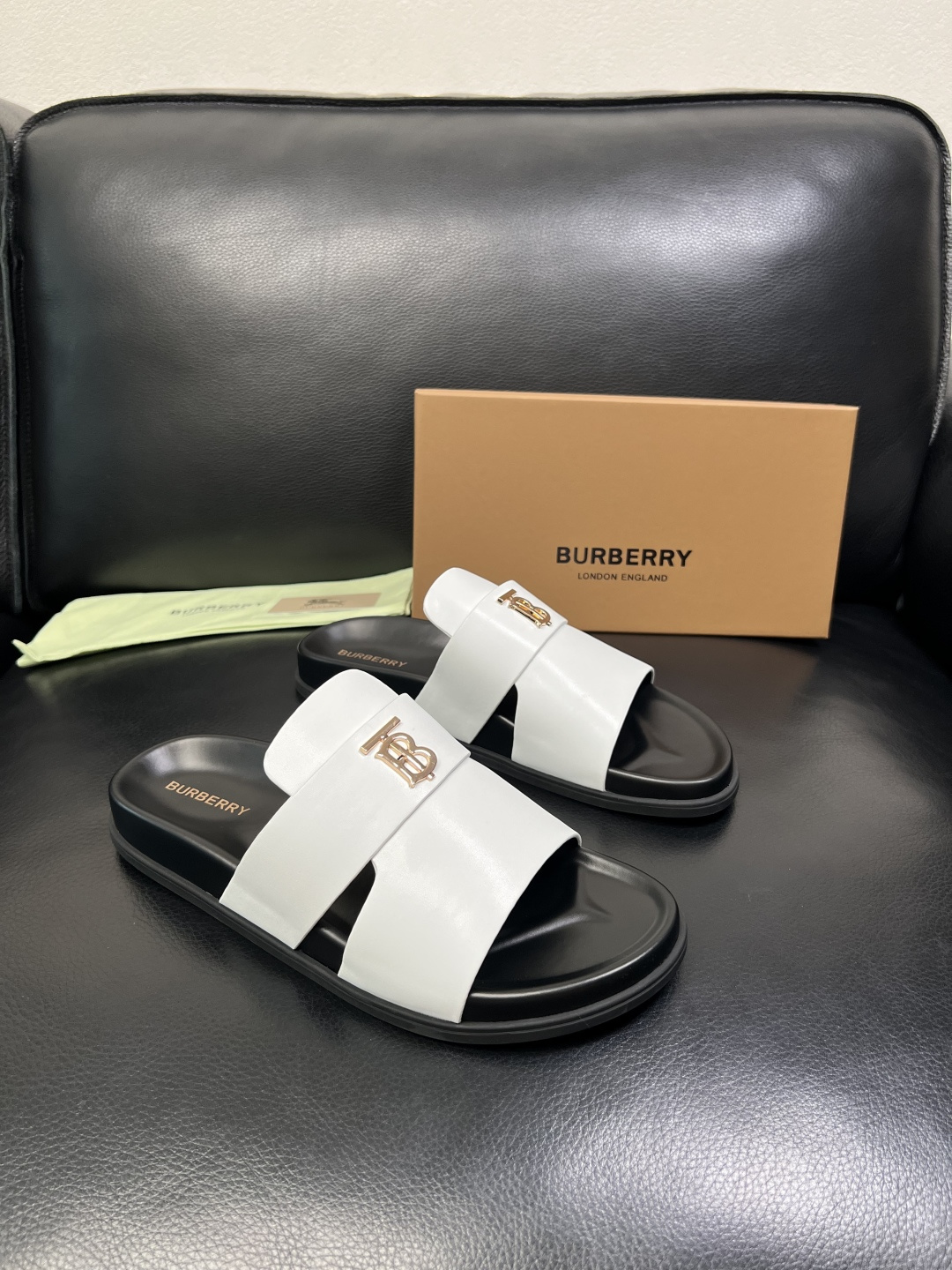 BURBERRY 顶级工艺品 巴宝莉 拖鞋专柜同步，原厂配置意大利进口牛皮面料，高品质复杂拼接工艺，进口