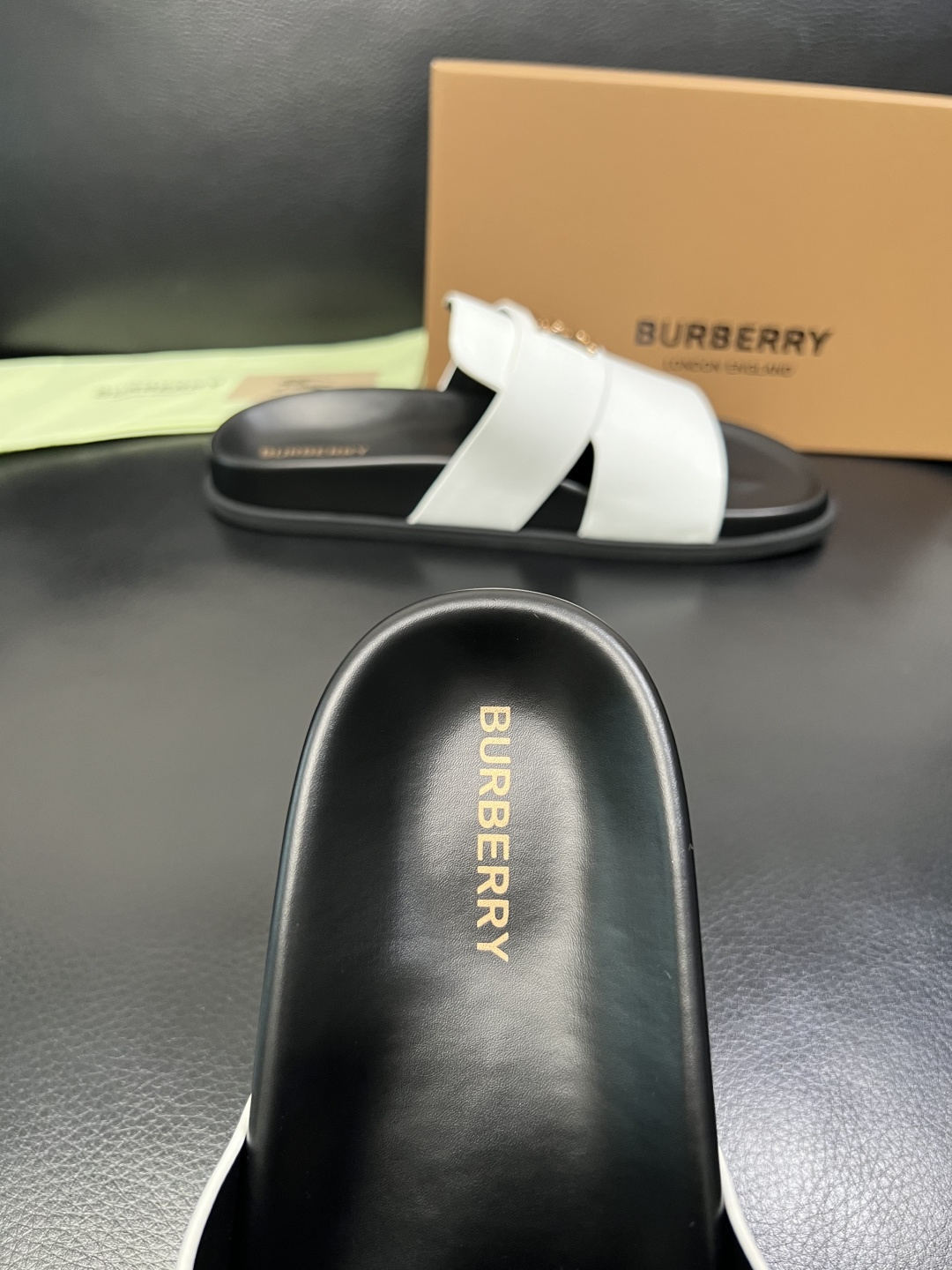 BURBERRY 顶级工艺品 巴宝莉 拖鞋专柜同步，原厂配置意大利进口牛皮面料，高品质复杂拼接工艺，进口