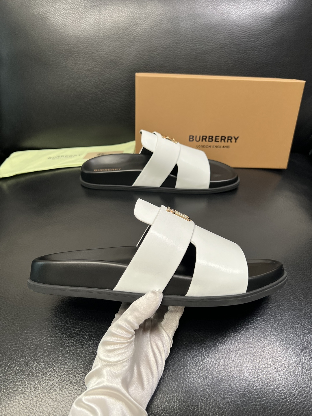 BURBERRY 顶级工艺品 巴宝莉 拖鞋专柜同步，原厂配置意大利进口牛皮面料，高品质复杂拼接工艺，进口