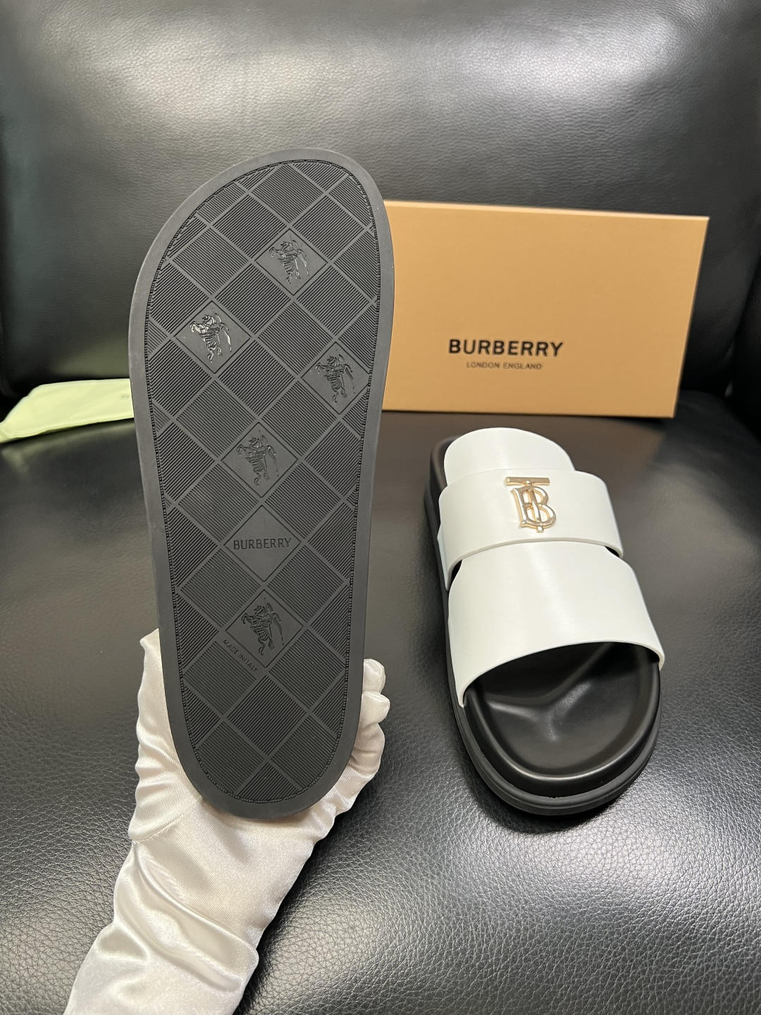 BURBERRY 顶级工艺品 巴宝莉 拖鞋专柜同步，原厂配置意大利进口牛皮面料，高品质复杂拼接工艺，进口