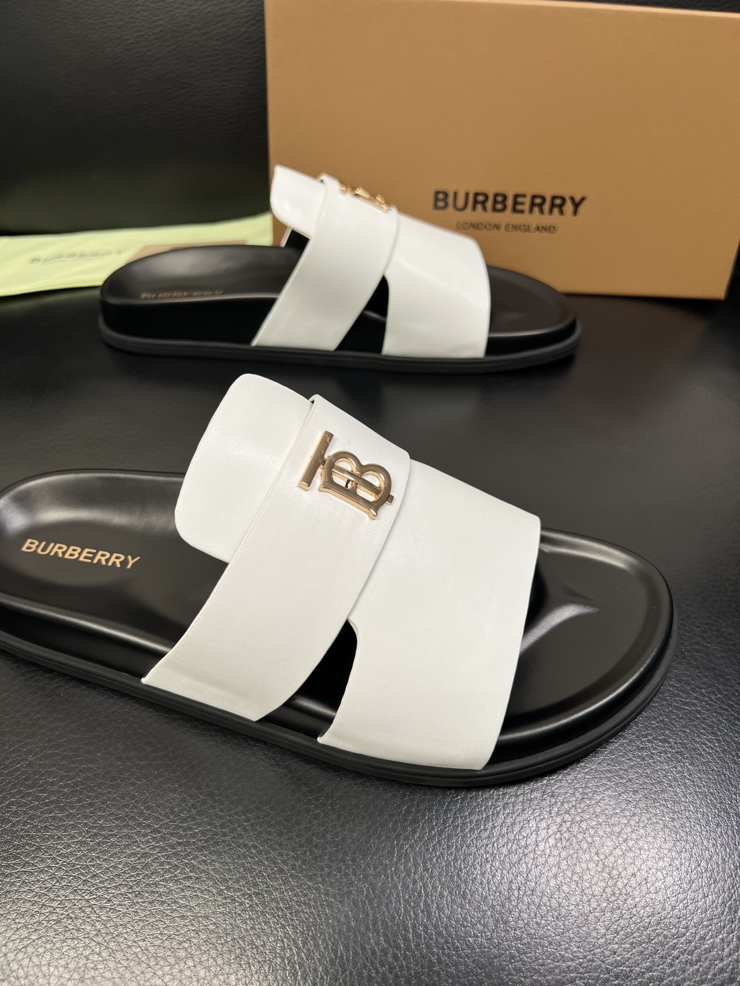 BURBERRY 顶级工艺品 巴宝莉 拖鞋专柜同步，原厂配置意大利进口牛皮面料，高品质复杂拼接工艺，进口