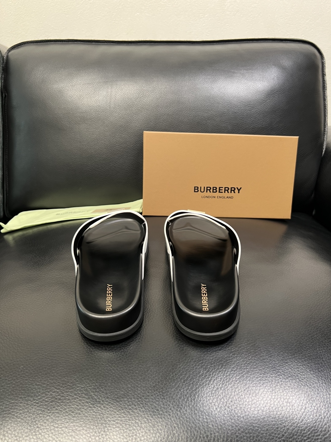 BURBERRY 顶级工艺品 巴宝莉 拖鞋专柜同步，原厂配置意大利进口牛皮面料，高品质复杂拼接工艺，进口