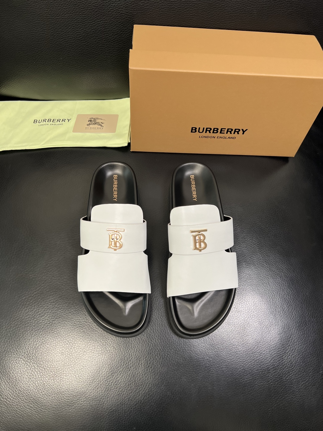 BURBERRY 顶级工艺品 巴宝莉 拖鞋专柜同步，原厂配置意大利进口牛皮面料，高品质复杂拼接工艺，进口