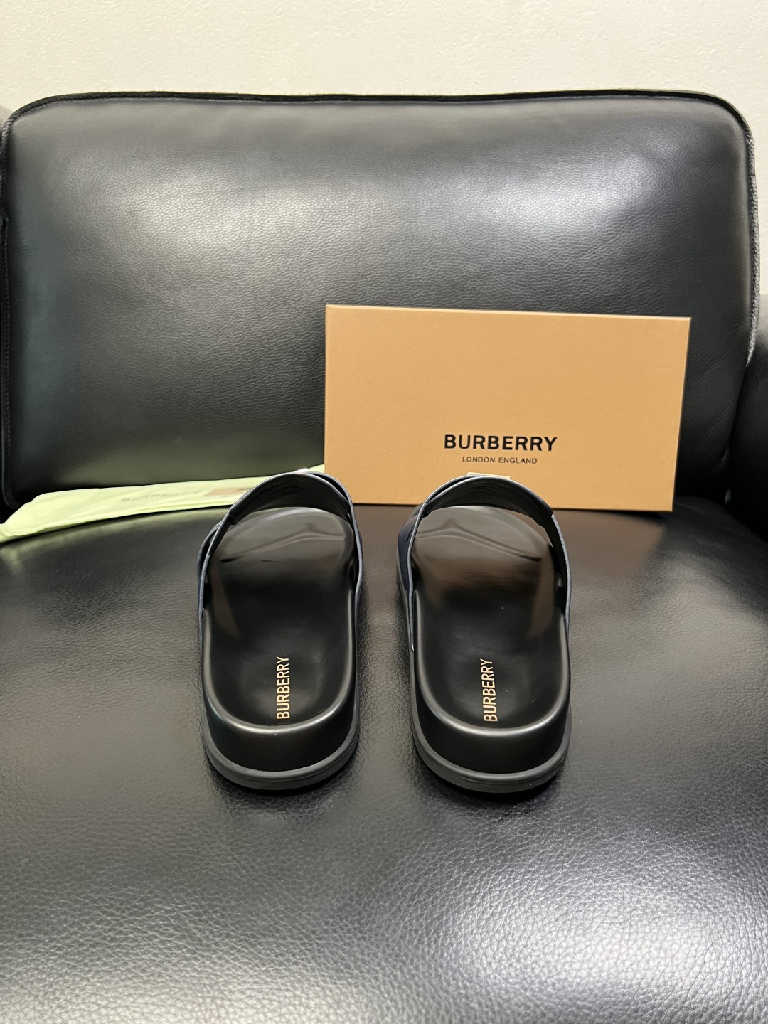 BURBERRY 顶级工艺品 巴宝莉 拖鞋专柜同步，原厂配置意大利进口牛皮面料，高品质复杂拼接工艺，进口