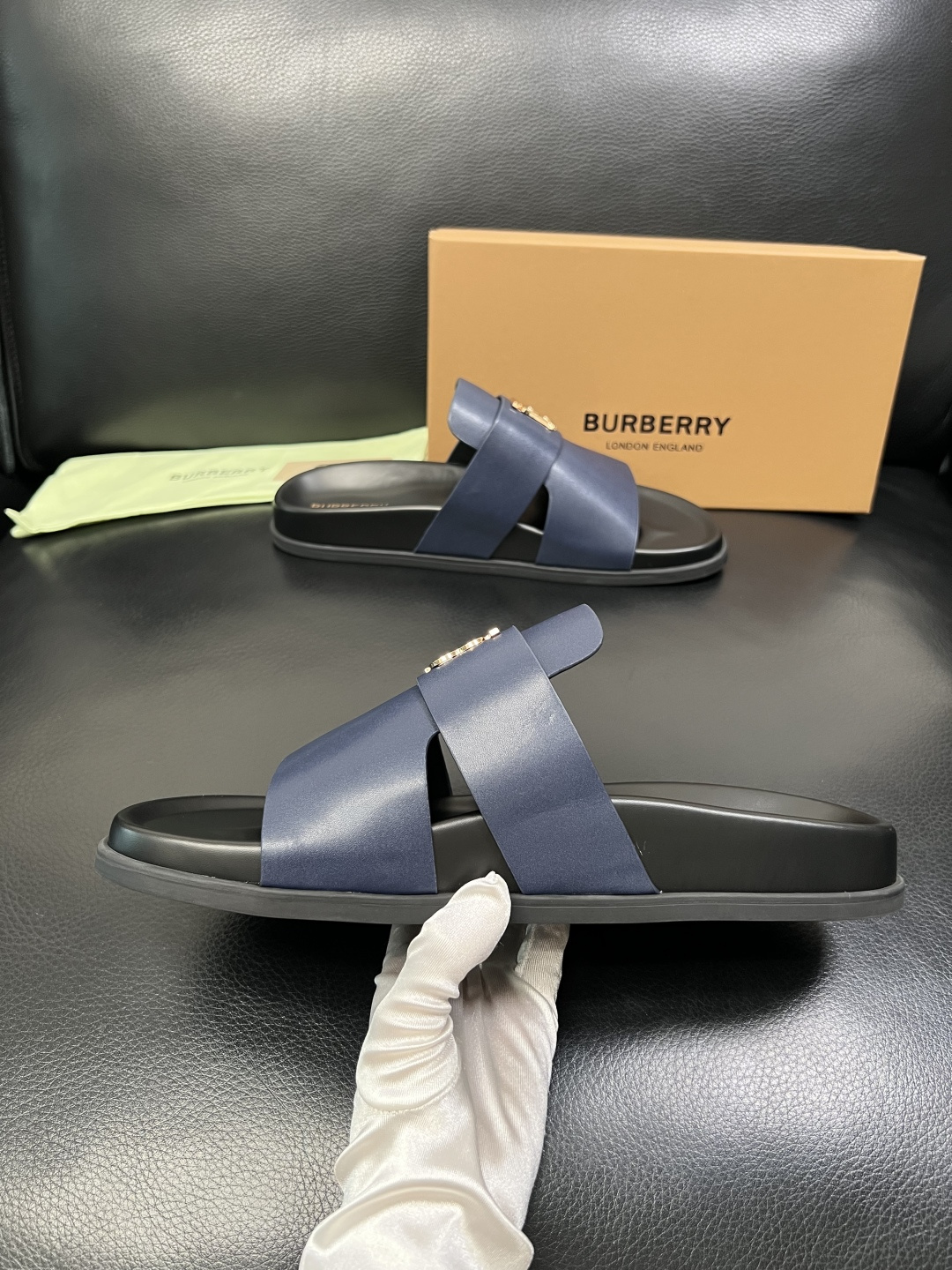 BURBERRY 顶级工艺品 巴宝莉 拖鞋专柜同步，原厂配置意大利进口牛皮面料，高品质复杂拼接工艺，进口