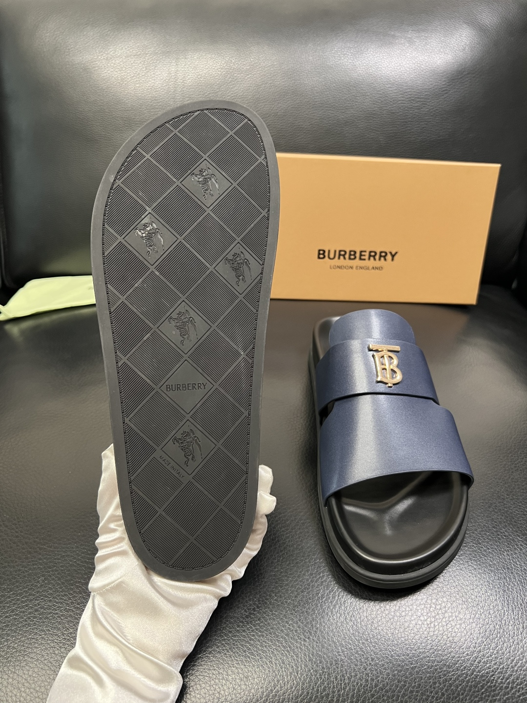 BURBERRY 顶级工艺品 巴宝莉 拖鞋专柜同步，原厂配置意大利进口牛皮面料，高品质复杂拼接工艺，进口