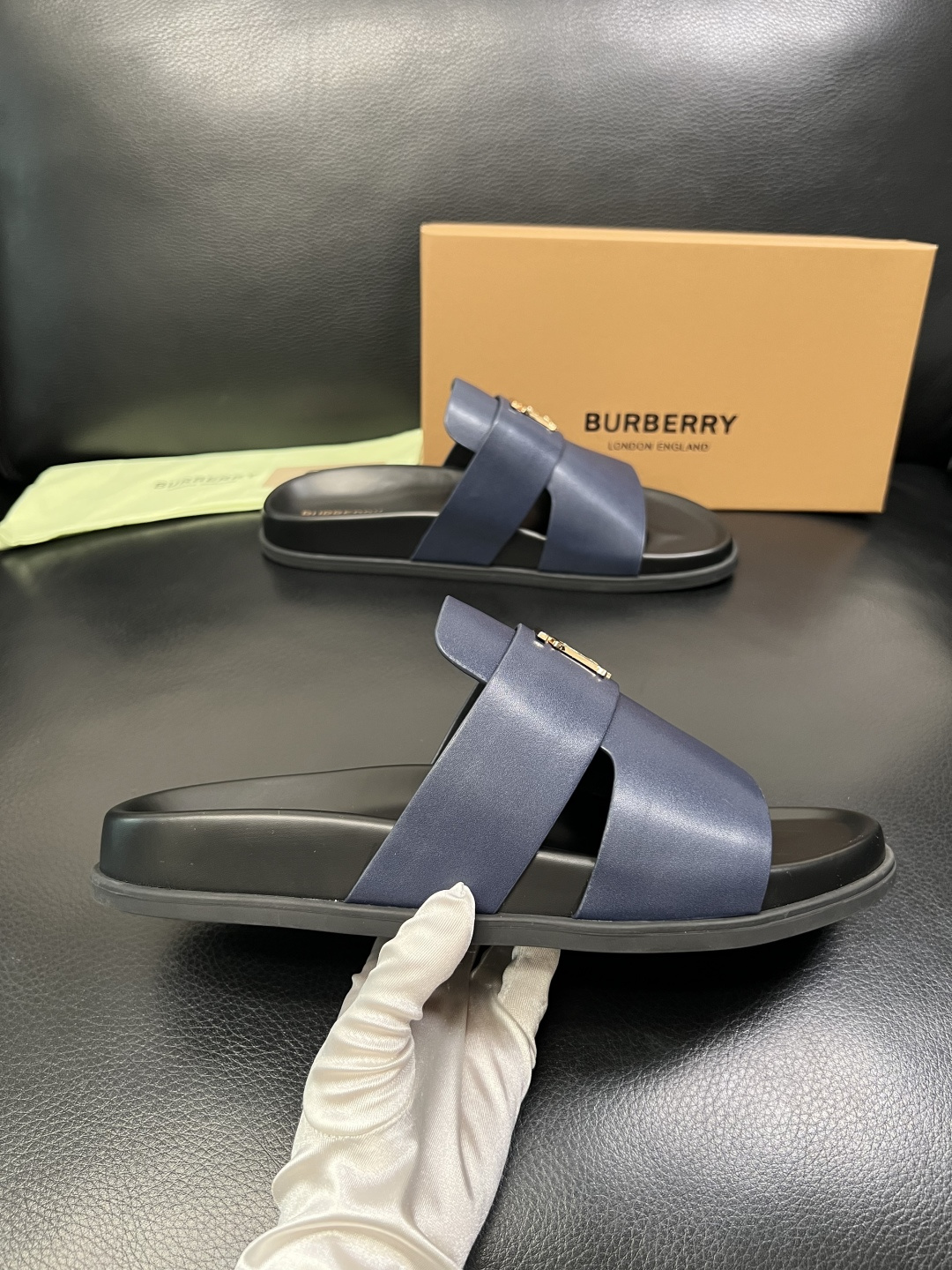 BURBERRY 顶级工艺品 巴宝莉 拖鞋专柜同步，原厂配置意大利进口牛皮面料，高品质复杂拼接工艺，进口