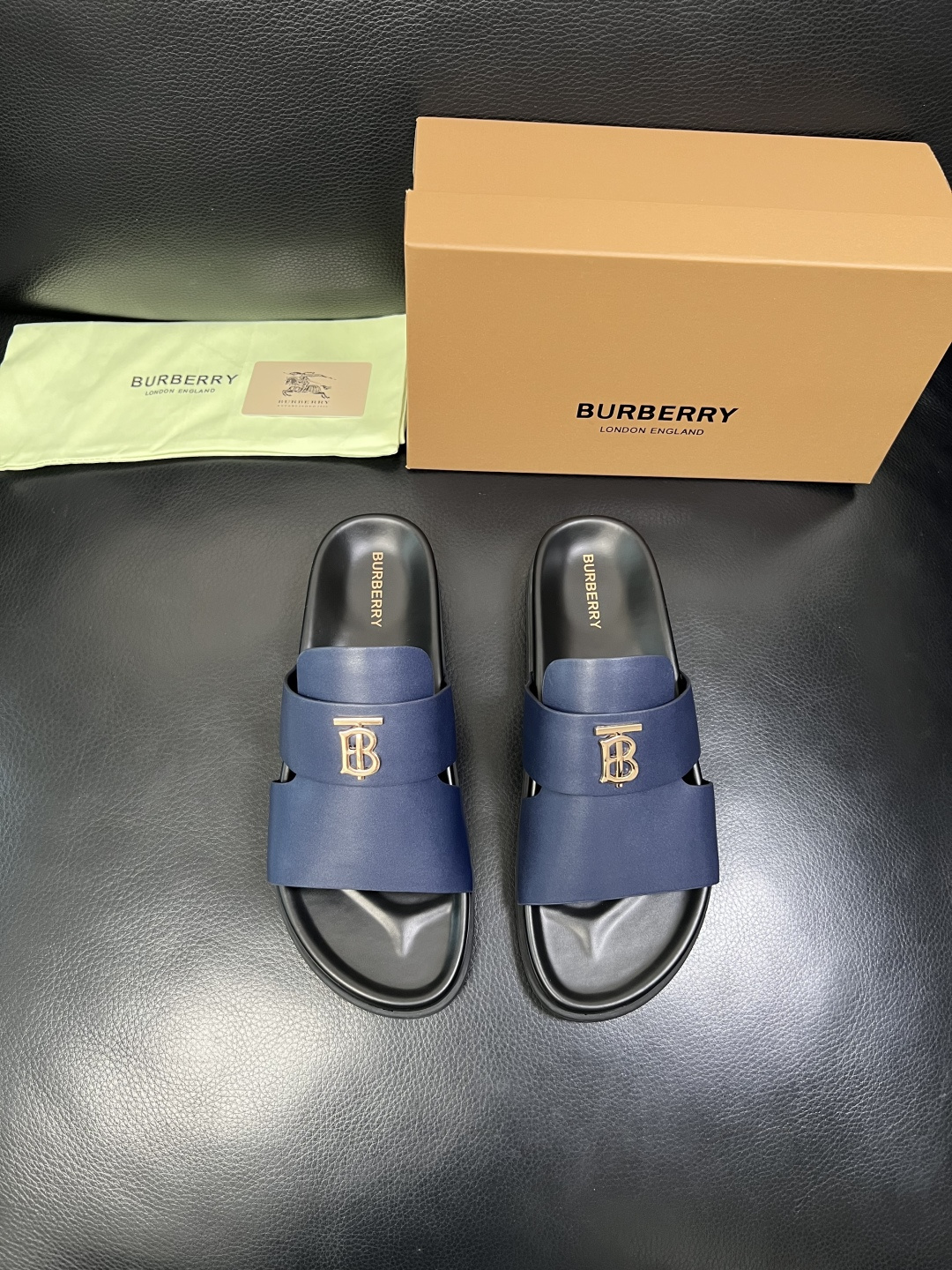 BURBERRY 顶级工艺品 巴宝莉 拖鞋专柜同步，原厂配置意大利进口牛皮面料，高品质复杂拼接工艺，进口