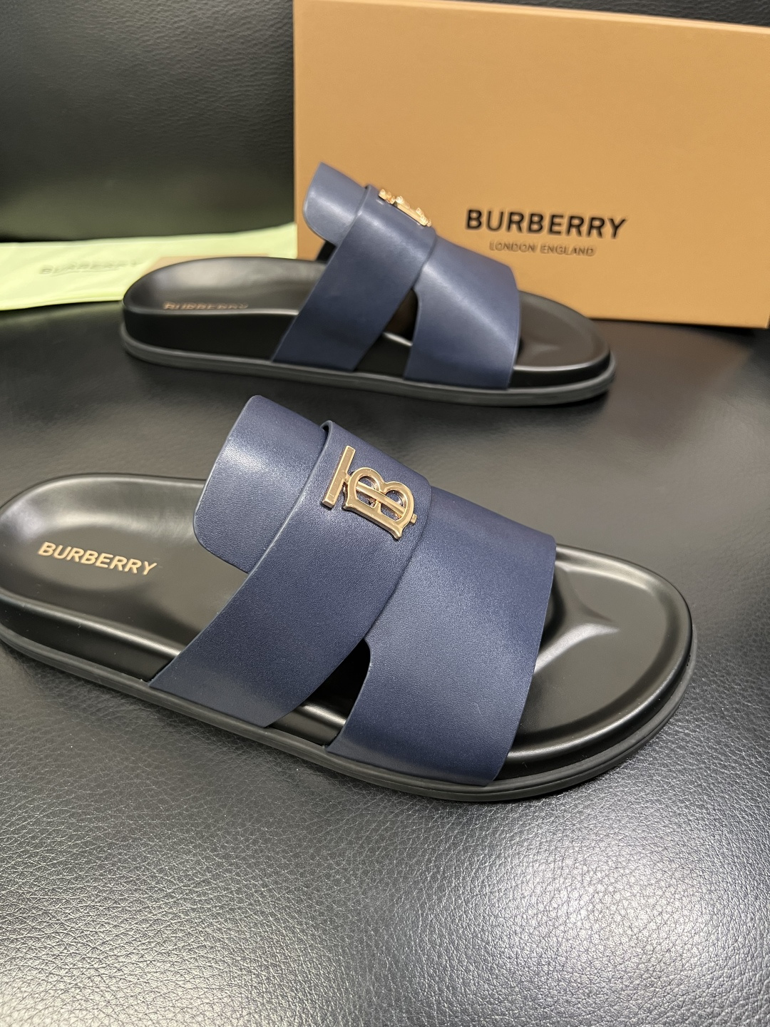 BURBERRY 顶级工艺品 巴宝莉 拖鞋专柜同步，原厂配置意大利进口牛皮面料，高品质复杂拼接工艺，进口