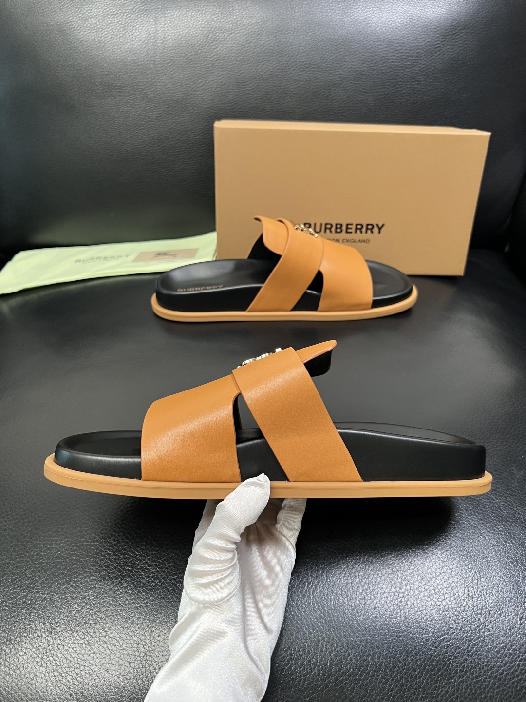 BURBERRY 顶级工艺品 巴宝莉 拖鞋专柜同步，原厂配置意大利进口牛皮面料，高品质复杂拼接工艺，进口
