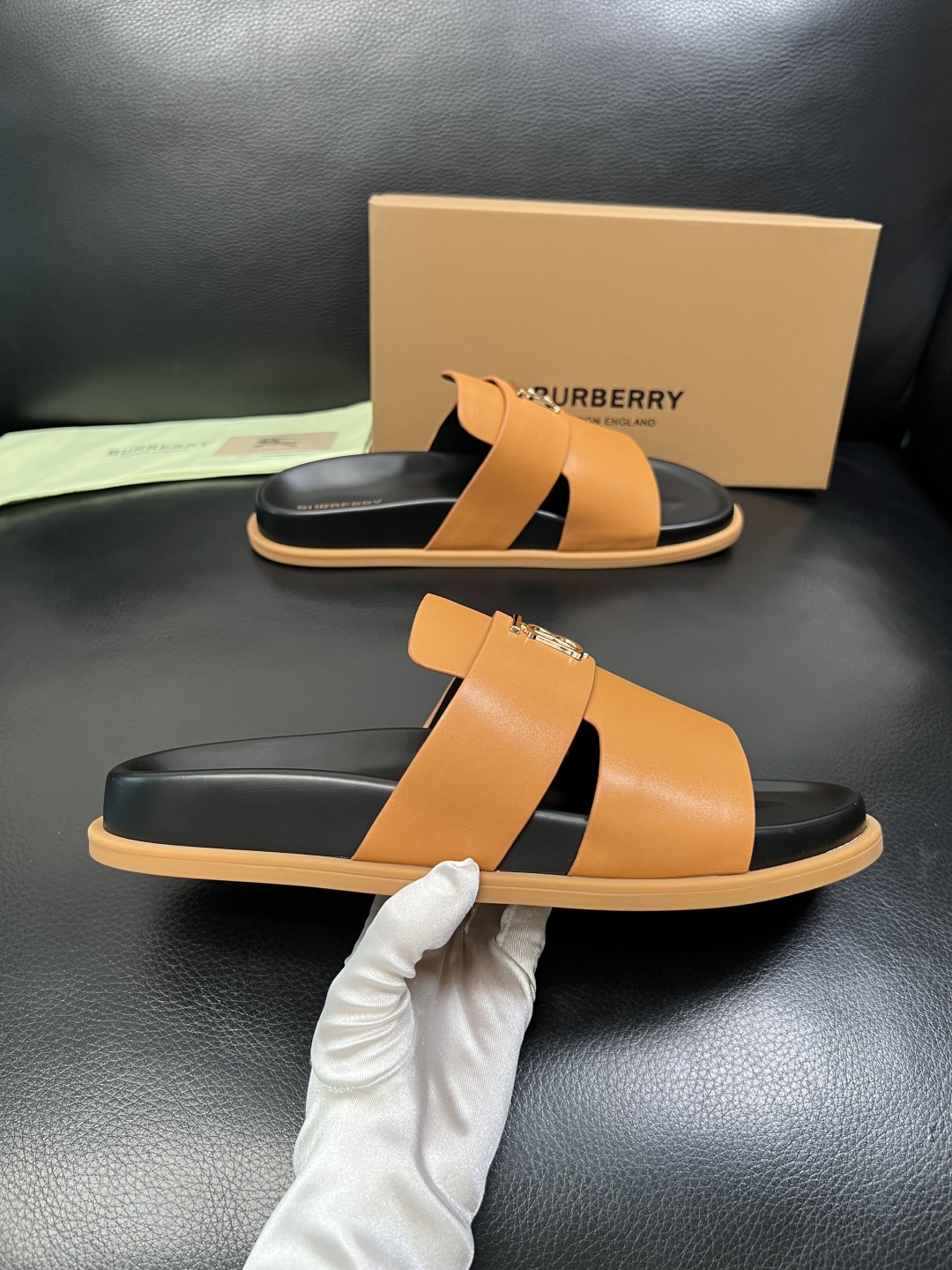 BURBERRY 顶级工艺品 巴宝莉 拖鞋专柜同步，原厂配置意大利进口牛皮面料，高品质复杂拼接工艺，进口
