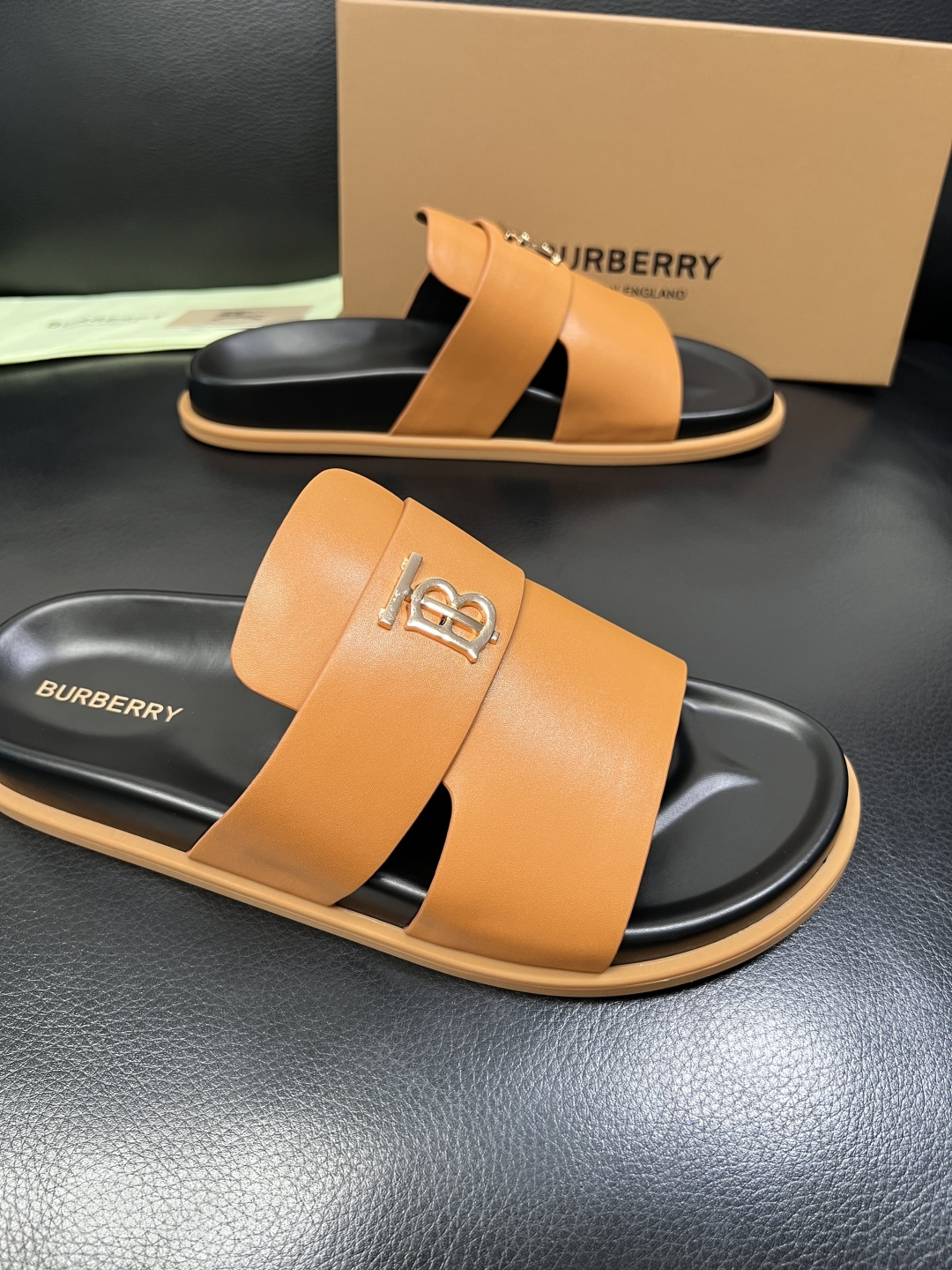 BURBERRY 顶级工艺品 巴宝莉 拖鞋专柜同步，原厂配置意大利进口牛皮面料，高品质复杂拼接工艺，进口
