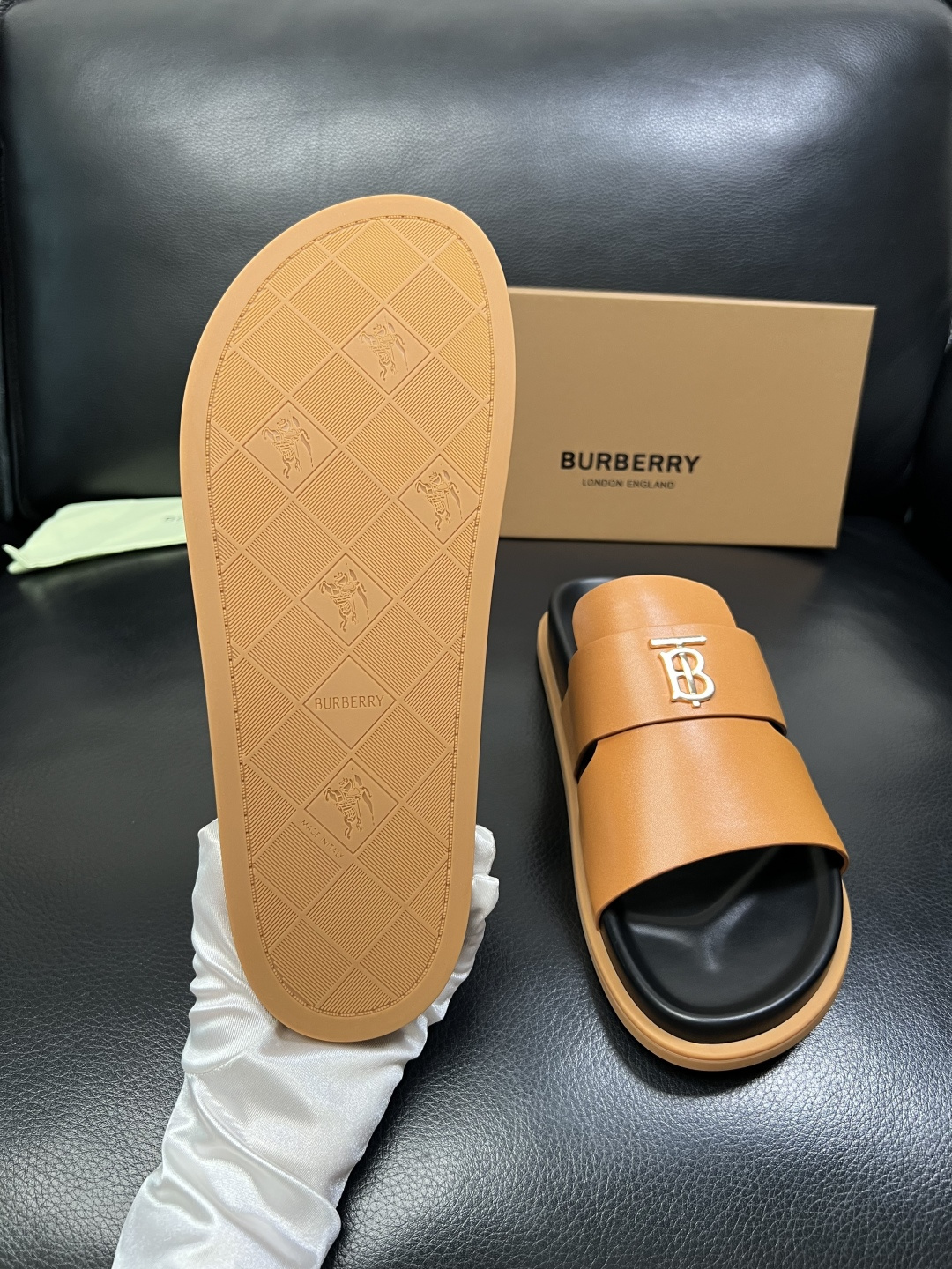 BURBERRY 顶级工艺品 巴宝莉 拖鞋专柜同步，原厂配置意大利进口牛皮面料，高品质复杂拼接工艺，进口