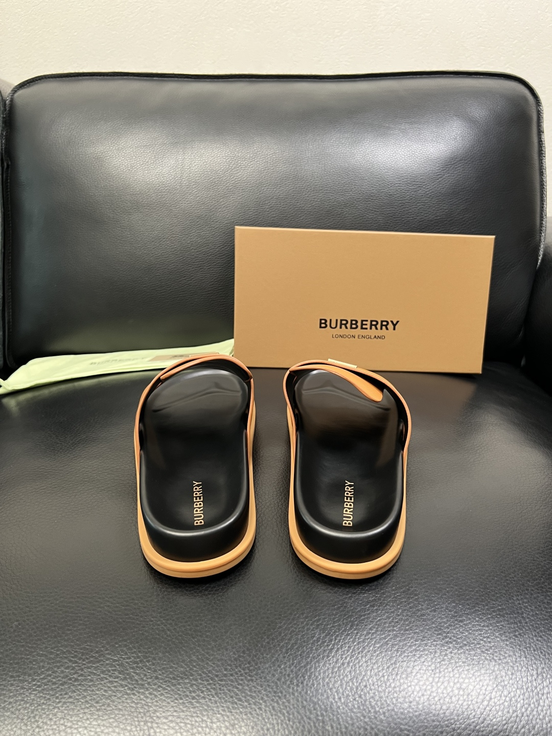 BURBERRY 顶级工艺品 巴宝莉 拖鞋专柜同步，原厂配置意大利进口牛皮面料，高品质复杂拼接工艺，进口