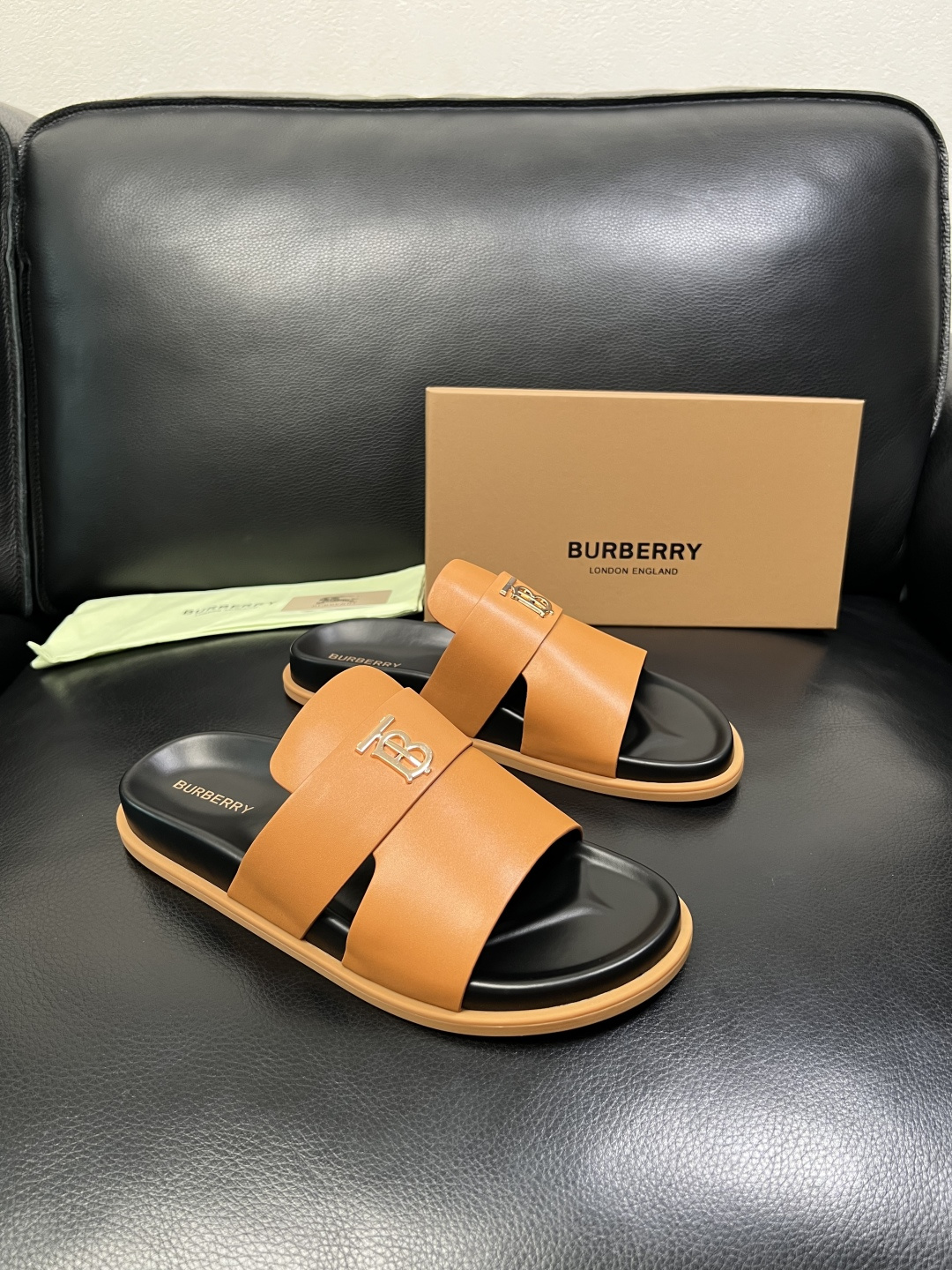 BURBERRY 顶级工艺品 巴宝莉 拖鞋专柜同步，原厂配置意大利进口牛皮面料，高品质复杂拼接工艺，进口