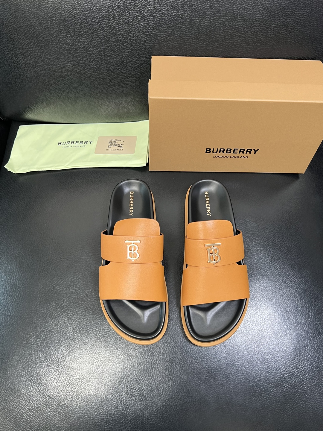 BURBERRY 顶级工艺品 巴宝莉 拖鞋专柜同步，原厂配置意大利进口牛皮面料，高品质复杂拼接工艺，进口