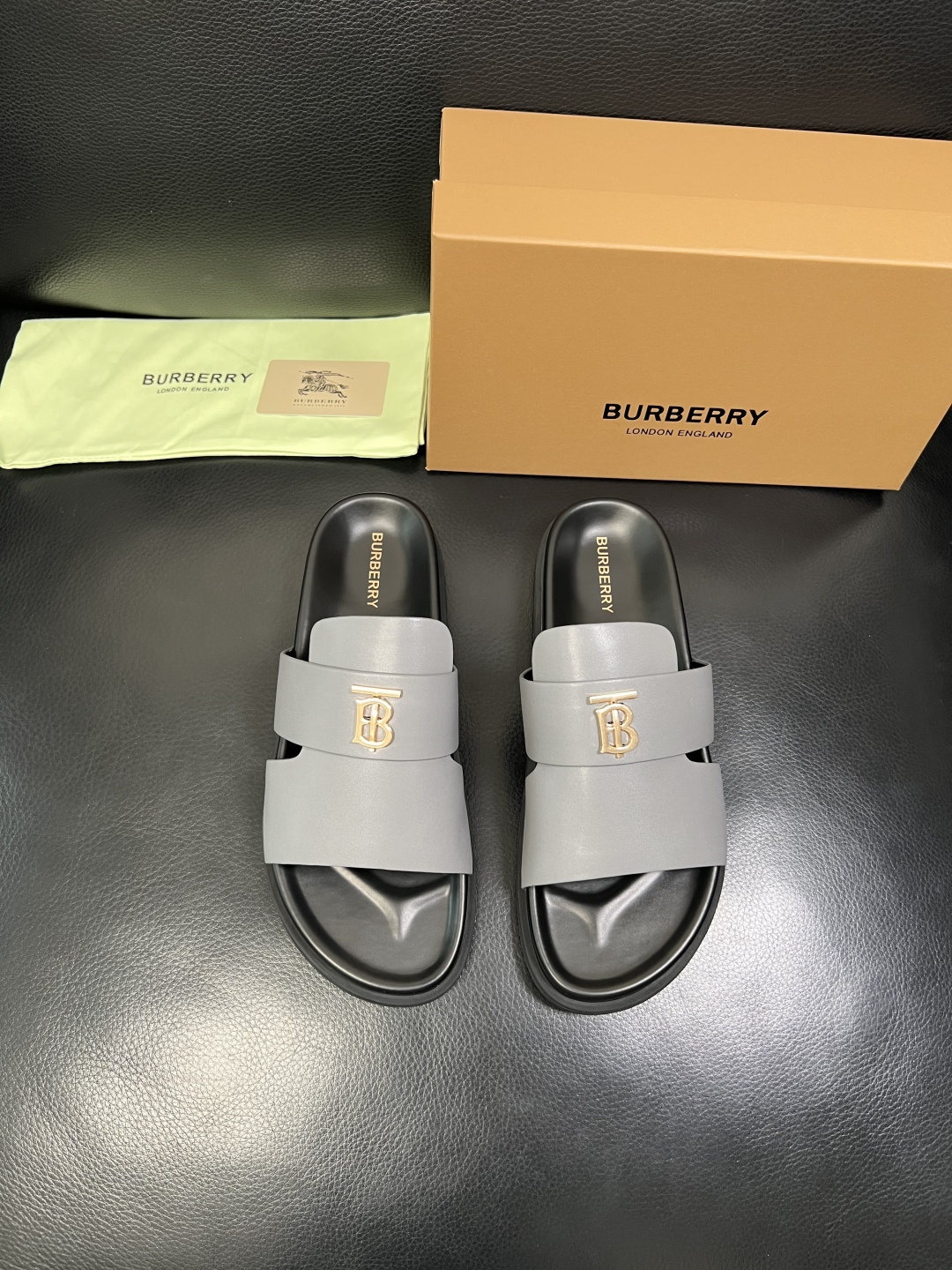 BURBERRY 顶级工艺品 巴宝莉 拖鞋专柜同步，原厂配置意大利进口牛皮面料，高品质复杂拼接工艺，进口