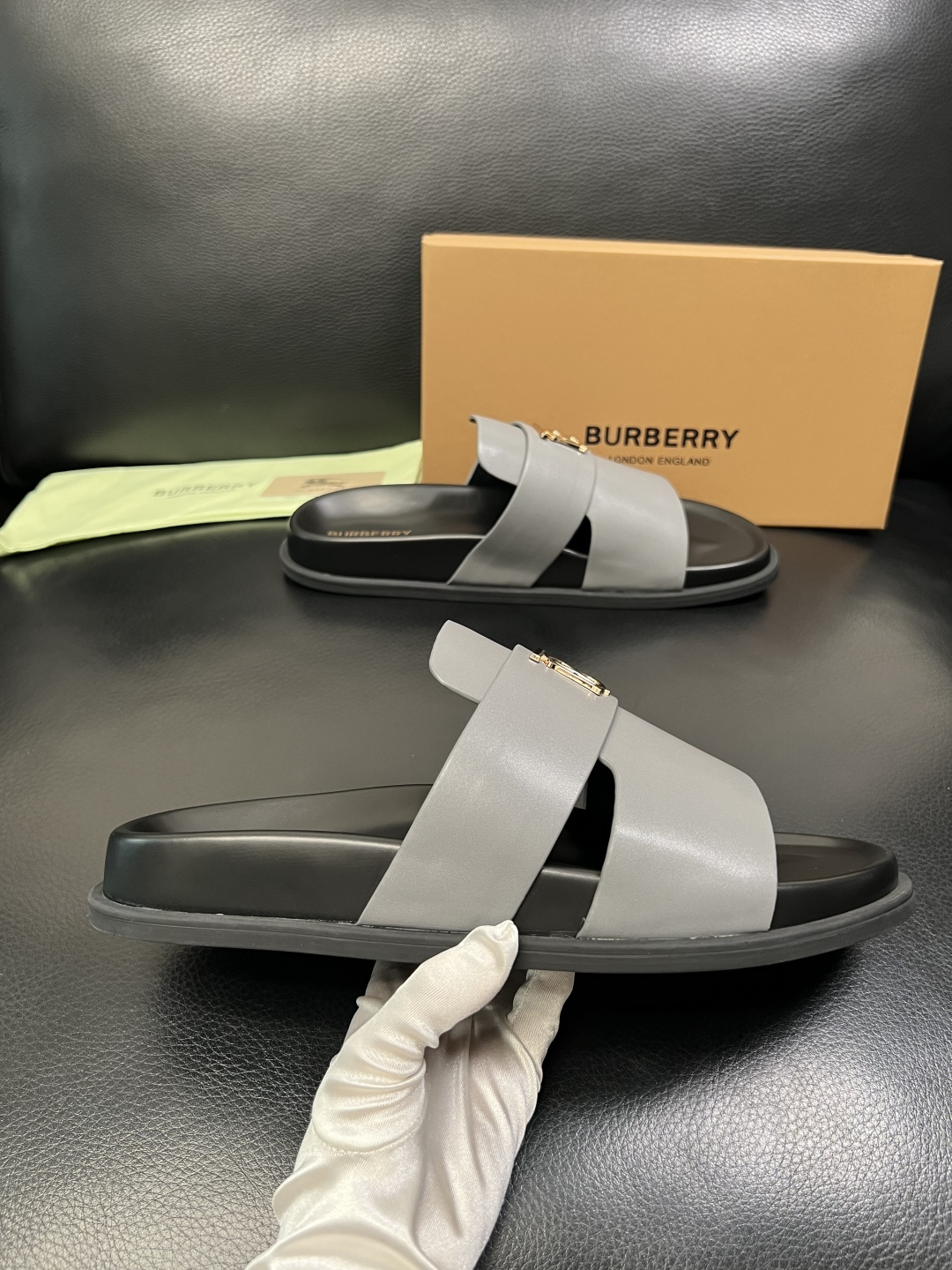 BURBERRY 顶级工艺品 巴宝莉 拖鞋专柜同步，原厂配置意大利进口牛皮面料，高品质复杂拼接工艺，进口