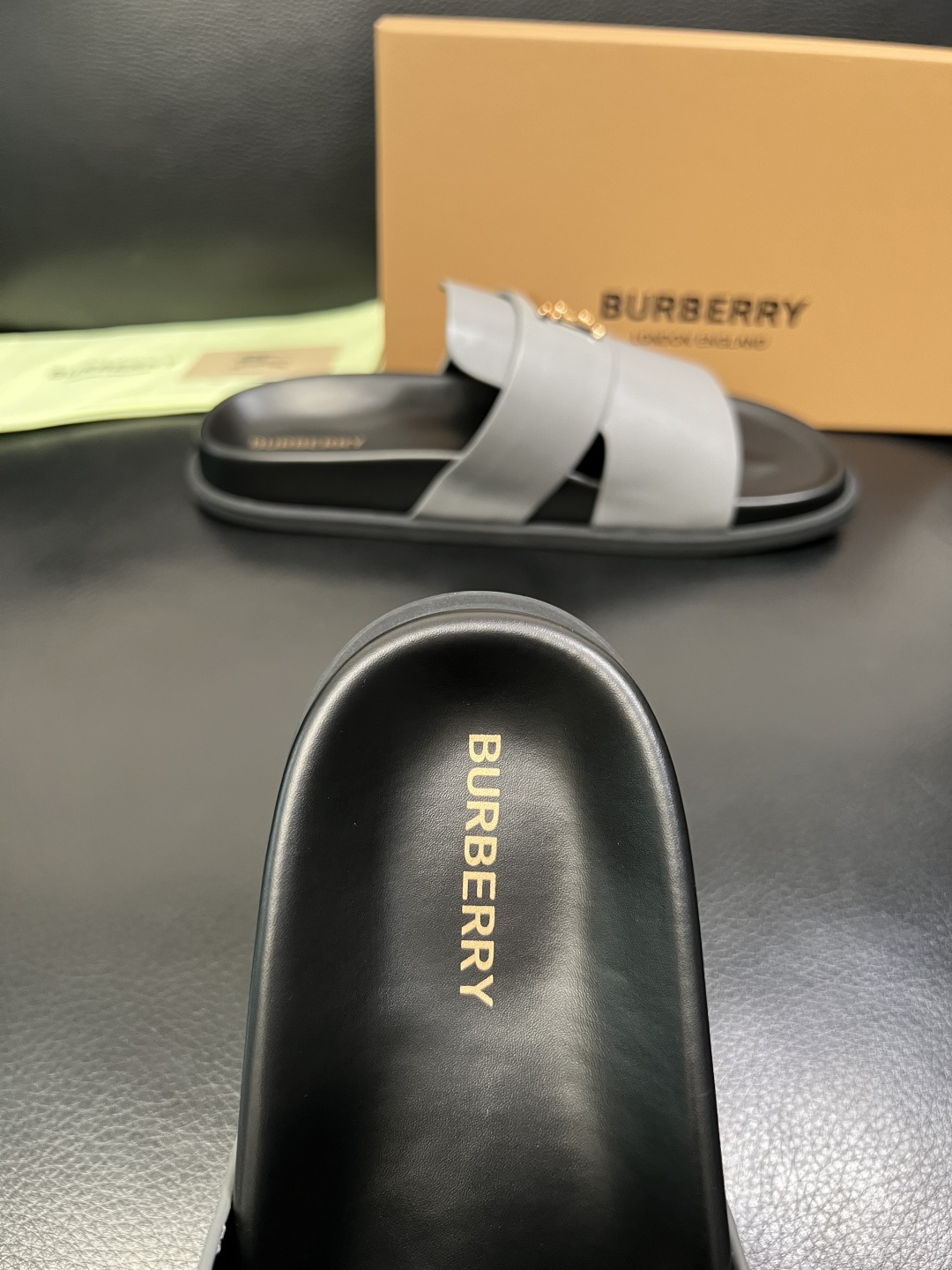 BURBERRY 顶级工艺品 巴宝莉 拖鞋专柜同步，原厂配置意大利进口牛皮面料，高品质复杂拼接工艺，进口