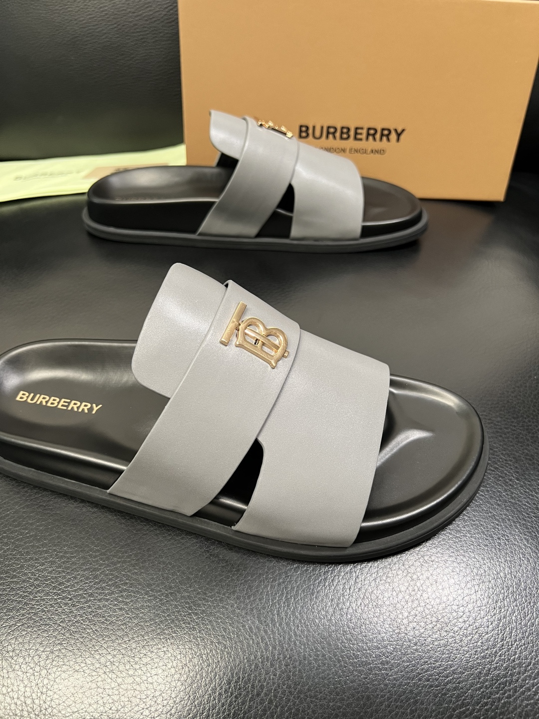 BURBERRY 顶级工艺品 巴宝莉 拖鞋专柜同步，原厂配置意大利进口牛皮面料，高品质复杂拼接工艺，进口