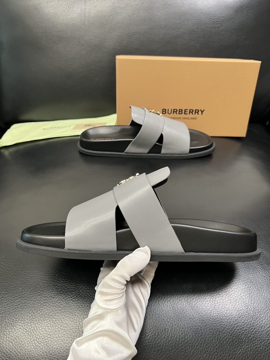 BURBERRY 顶级工艺品 巴宝莉 拖鞋专柜同步，原厂配置意大利进口牛皮面料，高品质复杂拼接工艺，进口