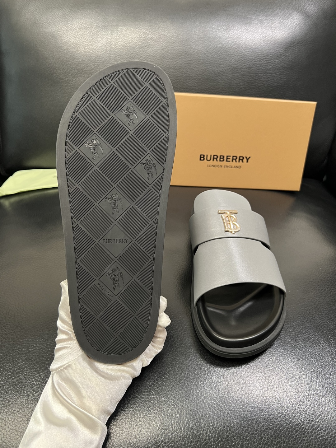 BURBERRY 顶级工艺品 巴宝莉 拖鞋专柜同步，原厂配置意大利进口牛皮面料，高品质复杂拼接工艺，进口