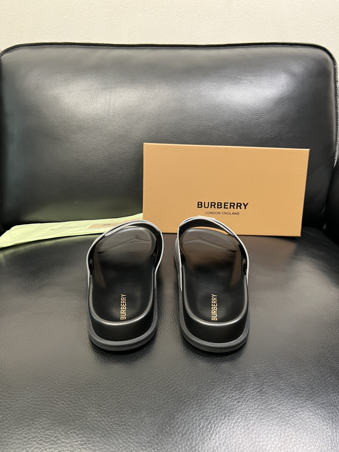 BURBERRY 顶级工艺品 巴宝莉 拖鞋专柜同步，原厂配置意大利进口牛皮面料，高品质复杂拼接工艺，进口