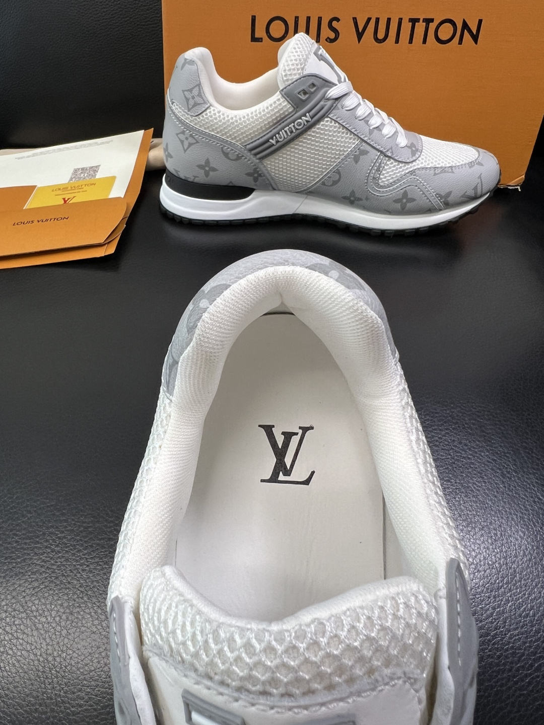 Lv 高品质 顶级工艺品 路易威登，运动板鞋专柜同步，鞋面意大利进口，高品质拼接缤纷色彩复杂工艺品，进口