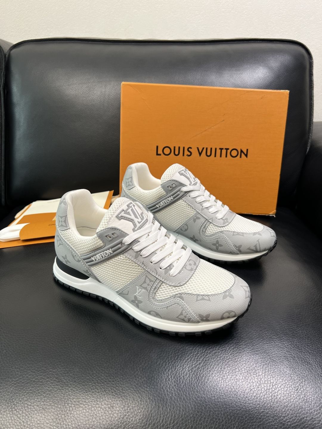 Lv 高品质 顶级工艺品 路易威登，运动板鞋专柜同步，鞋面意大利进口，高品质拼接缤纷色彩复杂工艺品，进口