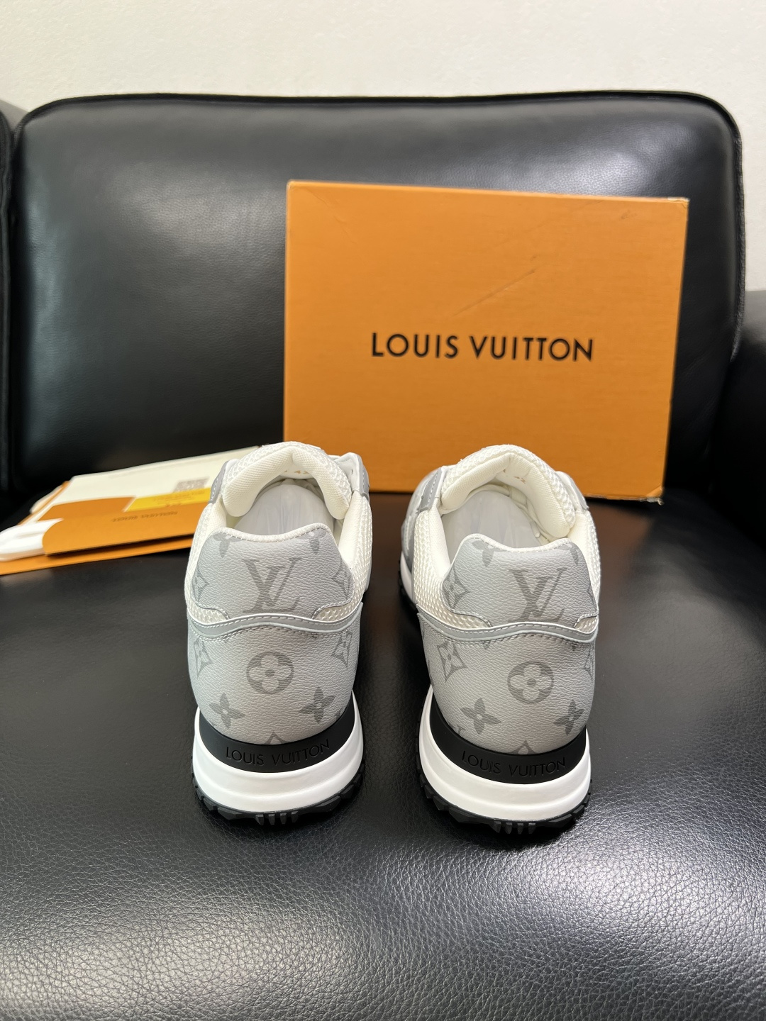 Lv 高品质 顶级工艺品 路易威登，运动板鞋专柜同步，鞋面意大利进口，高品质拼接缤纷色彩复杂工艺品，进口