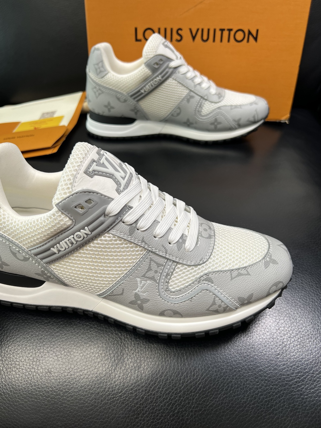 Lv 高品质 顶级工艺品 路易威登，运动板鞋专柜同步，鞋面意大利进口，高品质拼接缤纷色彩复杂工艺品，进口