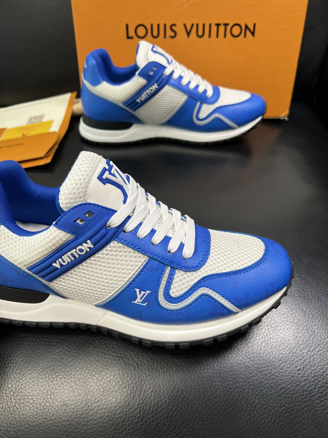 Lv 高品质 顶级工艺品 路易威登，运动板鞋专柜同步，鞋面意大利进口，高品质拼接缤纷色彩复杂工艺品，进口