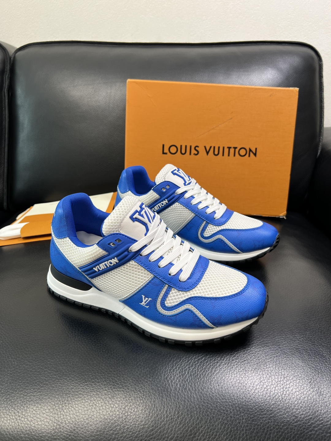 Lv 高品质 顶级工艺品 路易威登，运动板鞋专柜同步，鞋面意大利进口，高品质拼接缤纷色彩复杂工艺品，进口