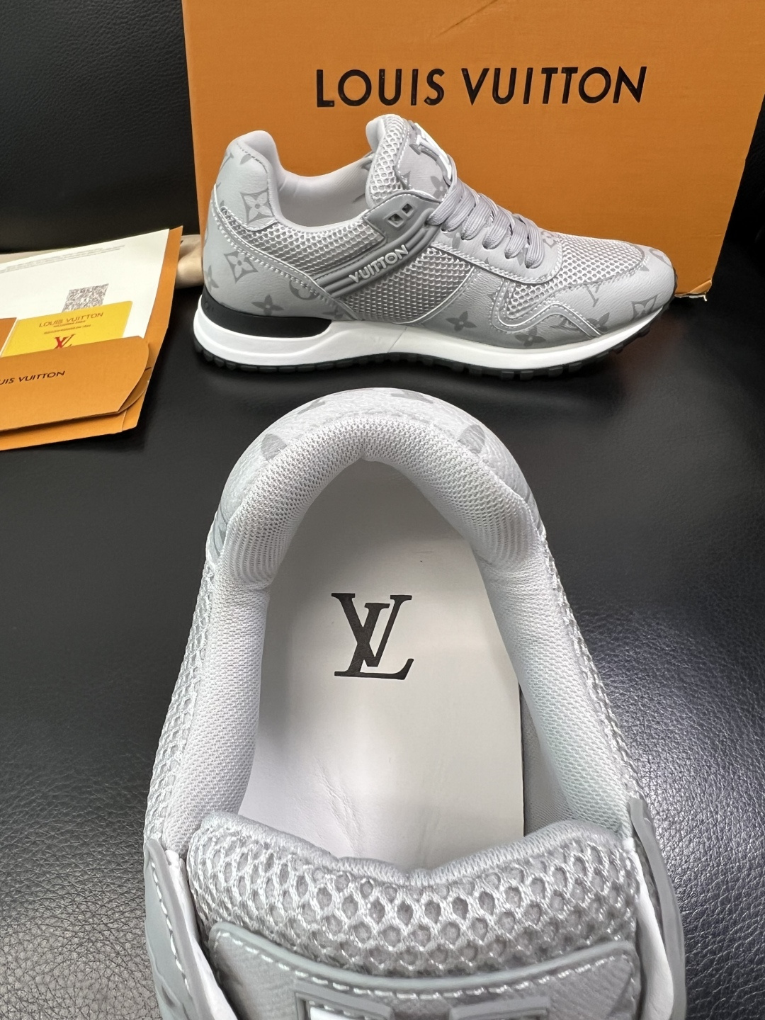 Lv 高品质 顶级工艺品 路易威登，运动板鞋专柜同步，鞋面意大利进口，高品质拼接缤纷色彩复杂工艺品，进口