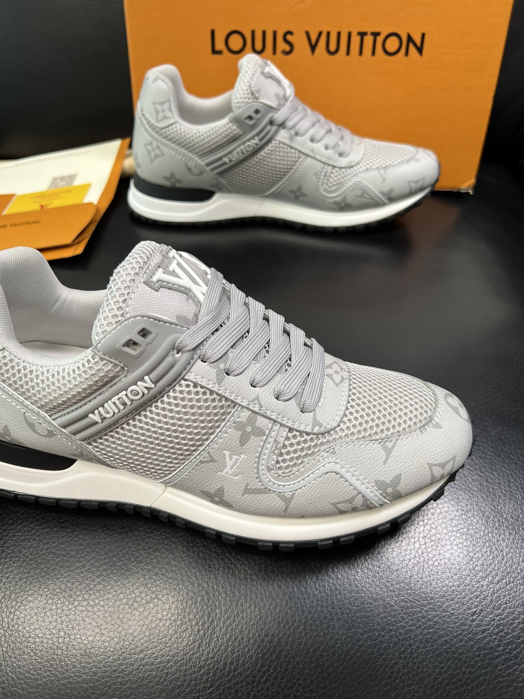 Lv 高品质 顶级工艺品 路易威登，运动板鞋专柜同步，鞋面意大利进口，高品质拼接缤纷色彩复杂工艺品，进口