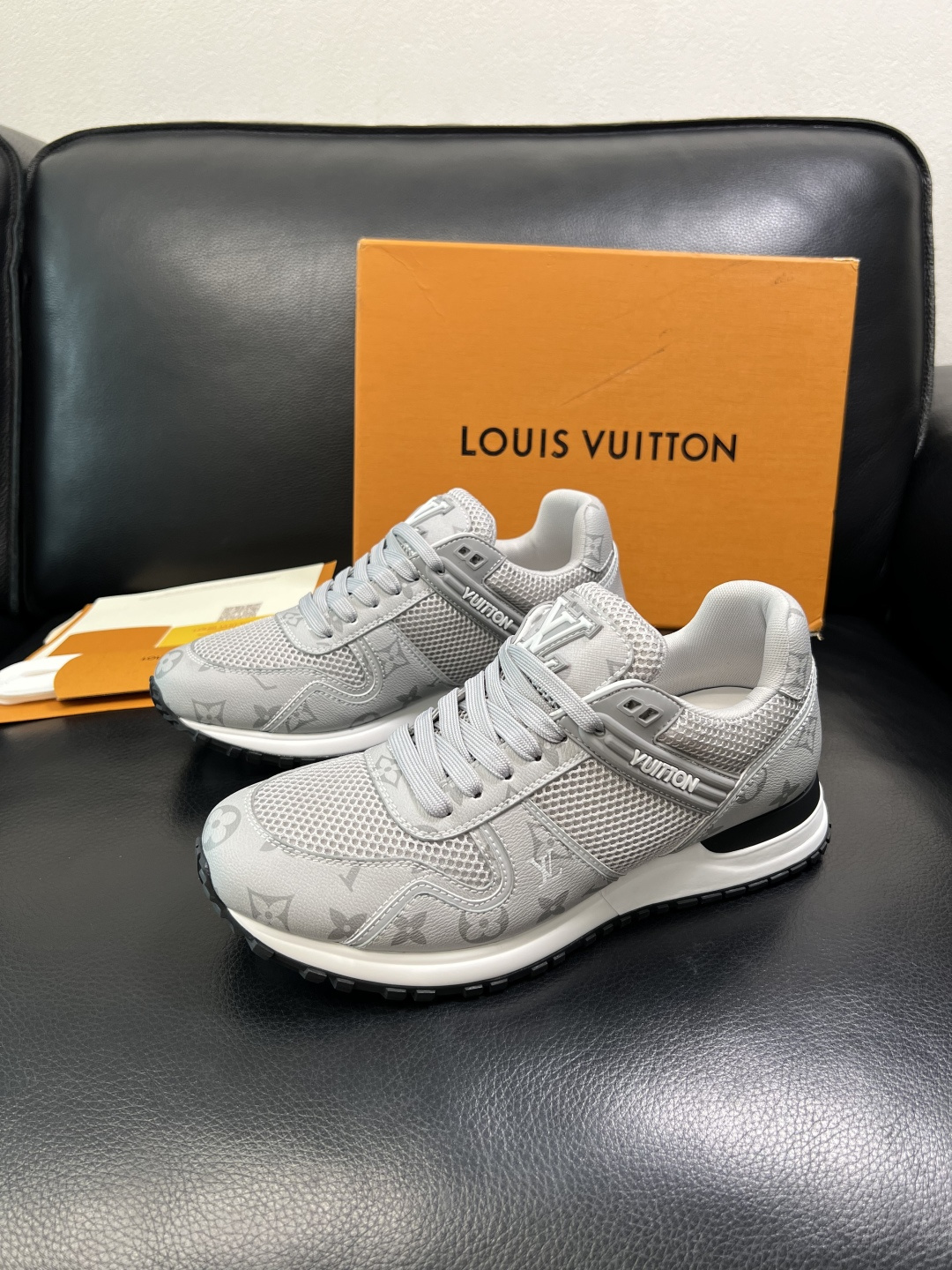 Lv 高品质 顶级工艺品 路易威登，运动板鞋专柜同步，鞋面意大利进口，高品质拼接缤纷色彩复杂工艺品，进口