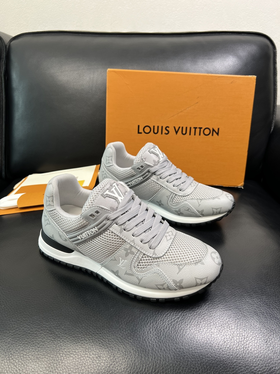 Lv 高品质 顶级工艺品 路易威登，运动板鞋专柜同步，鞋面意大利进口，高品质拼接缤纷色彩复杂工艺品，进口