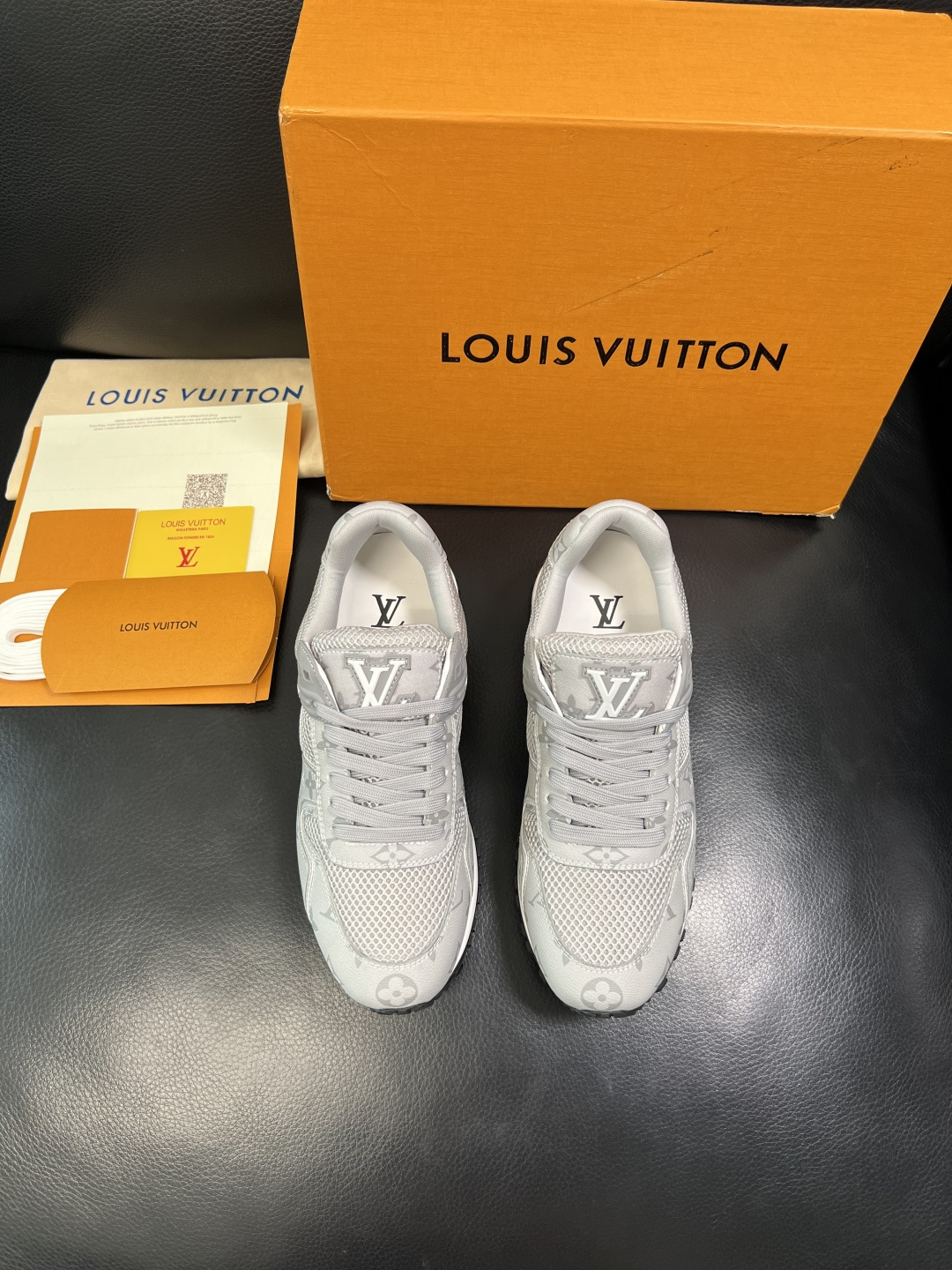 Lv 高品质 顶级工艺品 路易威登，运动板鞋专柜同步，鞋面意大利进口，高品质拼接缤纷色彩复杂工艺品，进口