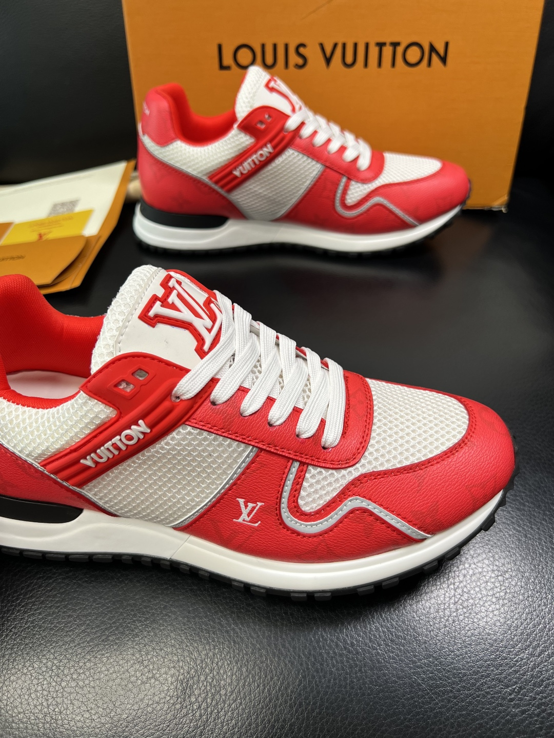Lv 高品质 顶级工艺品 路易威登，运动板鞋专柜同步，鞋面意大利进口，高品质拼接缤纷色彩复杂工艺品，进口