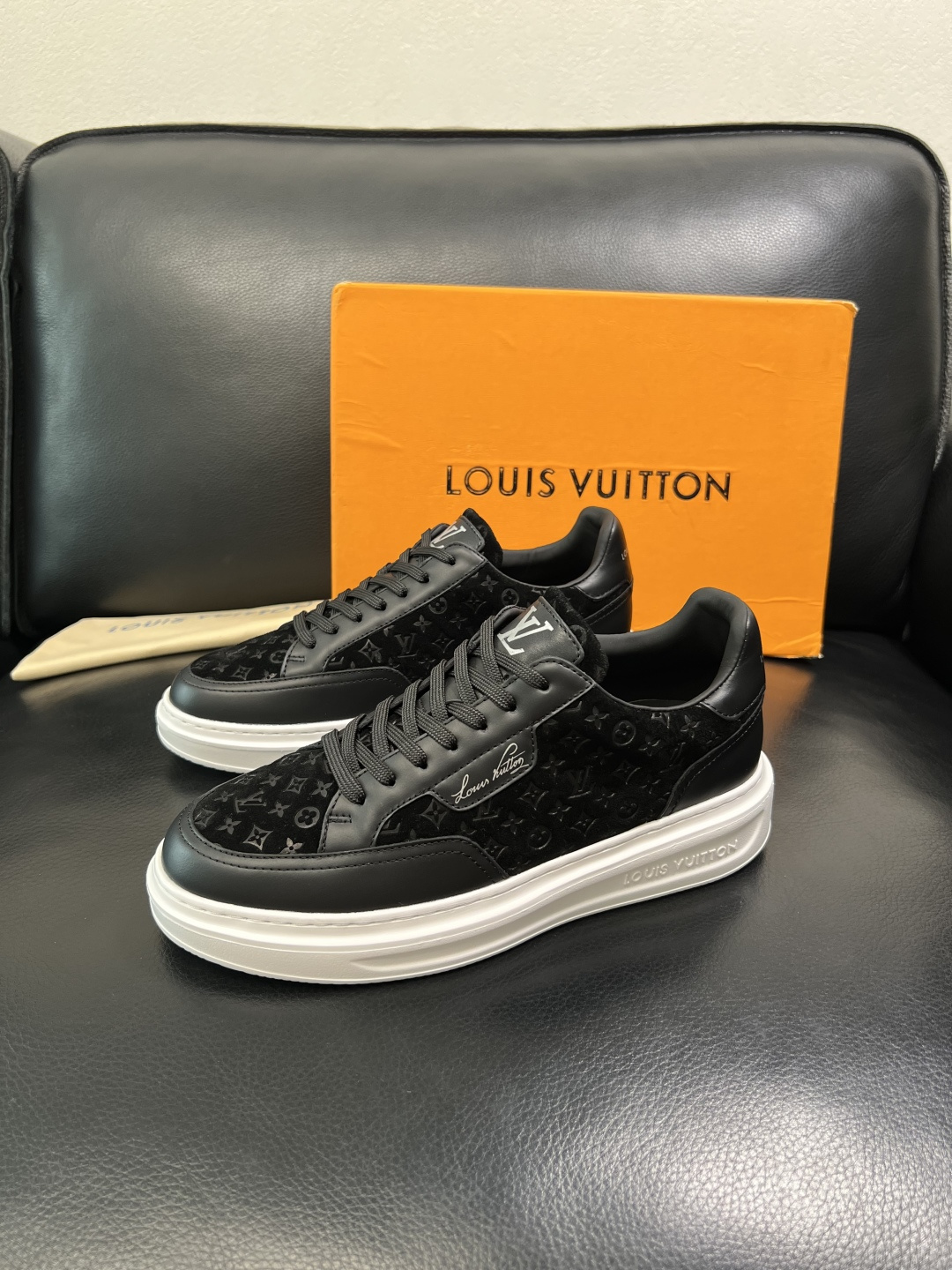 Lv 高品质 顶级工艺品 路易威登，运动板鞋专柜同步，鞋面意大利进口，高品质拼接缤纷色彩复杂工艺品，进口